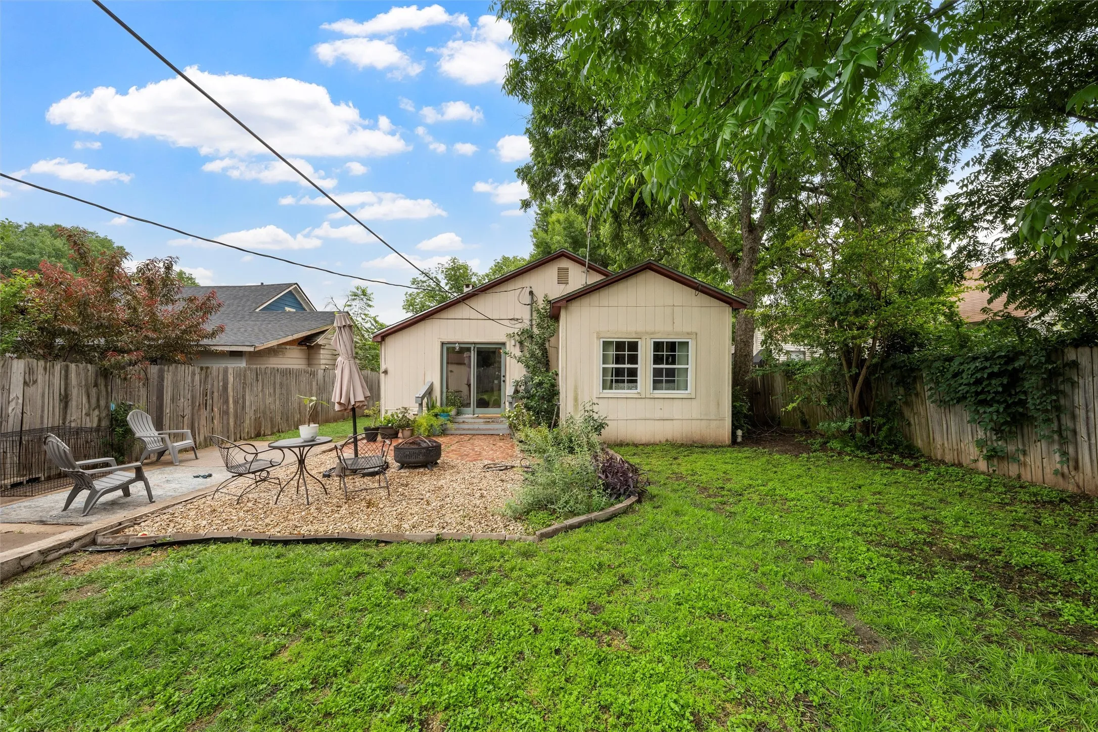 Single Family Residence For Sale in Mc Lennan County , 2923 Live Oak Avenue, Waco, Texas 76708, 2 Bedroom, 2 Bathroom, Garage spaces, 1,591 Sqft, built in 1935, mls#21328276, Real Estate Agent in Waco, Homes For Sale in Mc Lennan county, Homes For Sale in Waco, Realtor in Waco Texas, Real Estate Brokerage Independent Realty Texas, Luminita Cordes Realtor