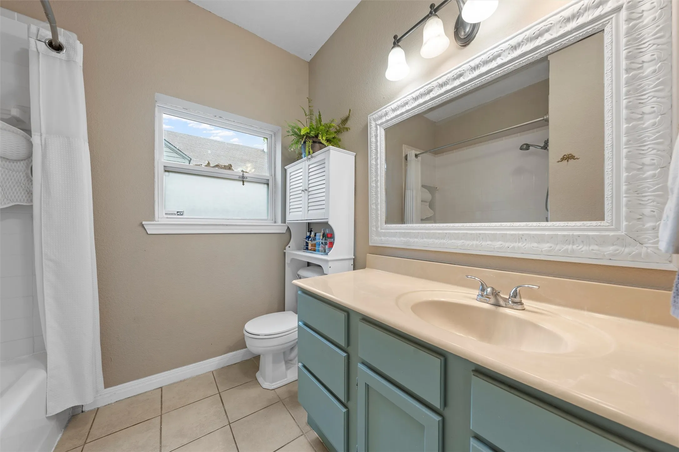 Single Family Residence For Sale in Mc Lennan County , 2923 Live Oak Avenue, Waco, Texas 76708, 2 Bedroom, 2 Bathroom, Garage spaces, 1,591 Sqft, built in 1935, mls#21328276, Real Estate Agent in Waco, Homes For Sale in Mc Lennan county, Homes For Sale in Waco, Realtor in Waco Texas, Real Estate Brokerage Independent Realty Texas, Luminita Cordes Realtor