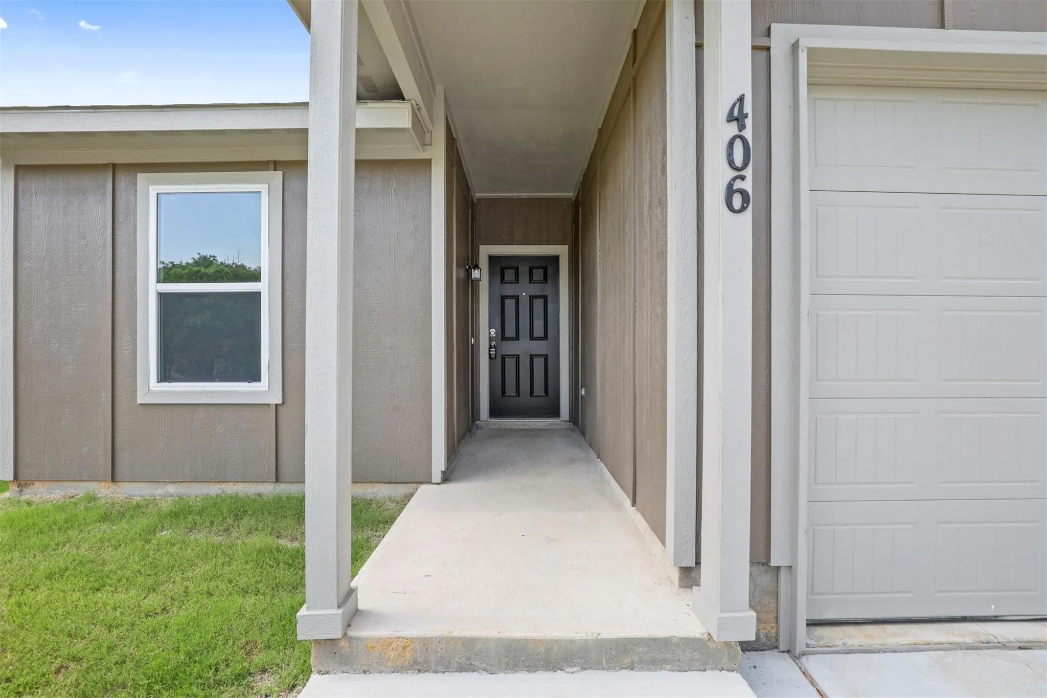 Single Family Residence For Rent in Grayson County , 406 E Munson Street, Denison, Texas 75021, 3 Bedroom, 2 Bathroom, 2 Garage spaces, 1,028 Sqft, built in 2023, mls#21328291, Real Estate Agent in Denison, Homes For Rent in Grayson county, Homes For Rent in Denison, Realtor in Denison Texas, Real Estate Brokerage Independent Realty Texas, Luminita Cordes Realtor