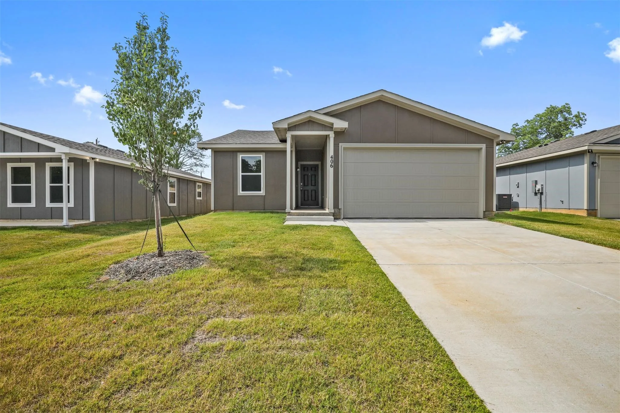 Single Family Residence For Rent in Grayson County , 406 E Munson Street, Denison, Texas 75021, 3 Bedroom, 2 Bathroom, 2 Garage spaces, 1,028 Sqft, built in 2023, mls#21328291, Real Estate Agent in Denison, Homes For Rent in Grayson county, Homes For Rent in Denison, Realtor in Denison Texas, Real Estate Brokerage Independent Realty Texas, Luminita Cordes Realtor