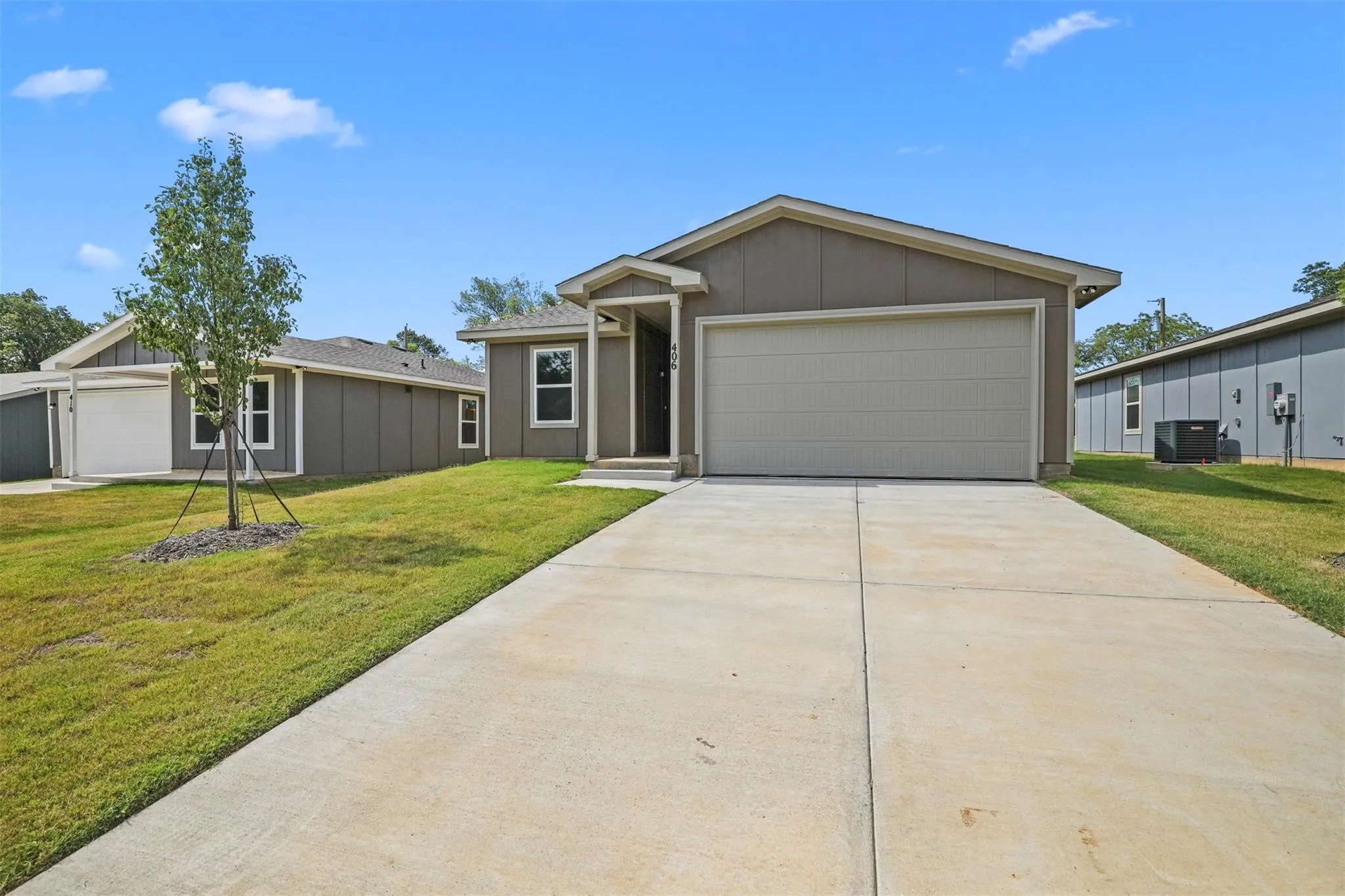 Single Family Residence For Rent in Grayson County , 406 E Munson Street, Denison, Texas 75021, 3 Bedroom, 2 Bathroom, 2 Garage spaces, 1,028 Sqft, built in 2023, mls#21328291, Real Estate Agent in Denison, Homes For Rent in Grayson county, Homes For Rent in Denison, Realtor in Denison Texas, Real Estate Brokerage Independent Realty Texas, Luminita Cordes Realtor