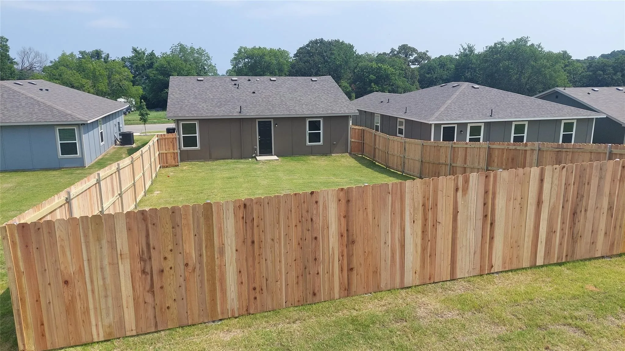 Single Family Residence For Rent in Grayson County , 406 E Munson Street, Denison, Texas 75021, 3 Bedroom, 2 Bathroom, 2 Garage spaces, 1,028 Sqft, built in 2023, mls#21328291, Real Estate Agent in Denison, Homes For Rent in Grayson county, Homes For Rent in Denison, Realtor in Denison Texas, Real Estate Brokerage Independent Realty Texas, Luminita Cordes Realtor