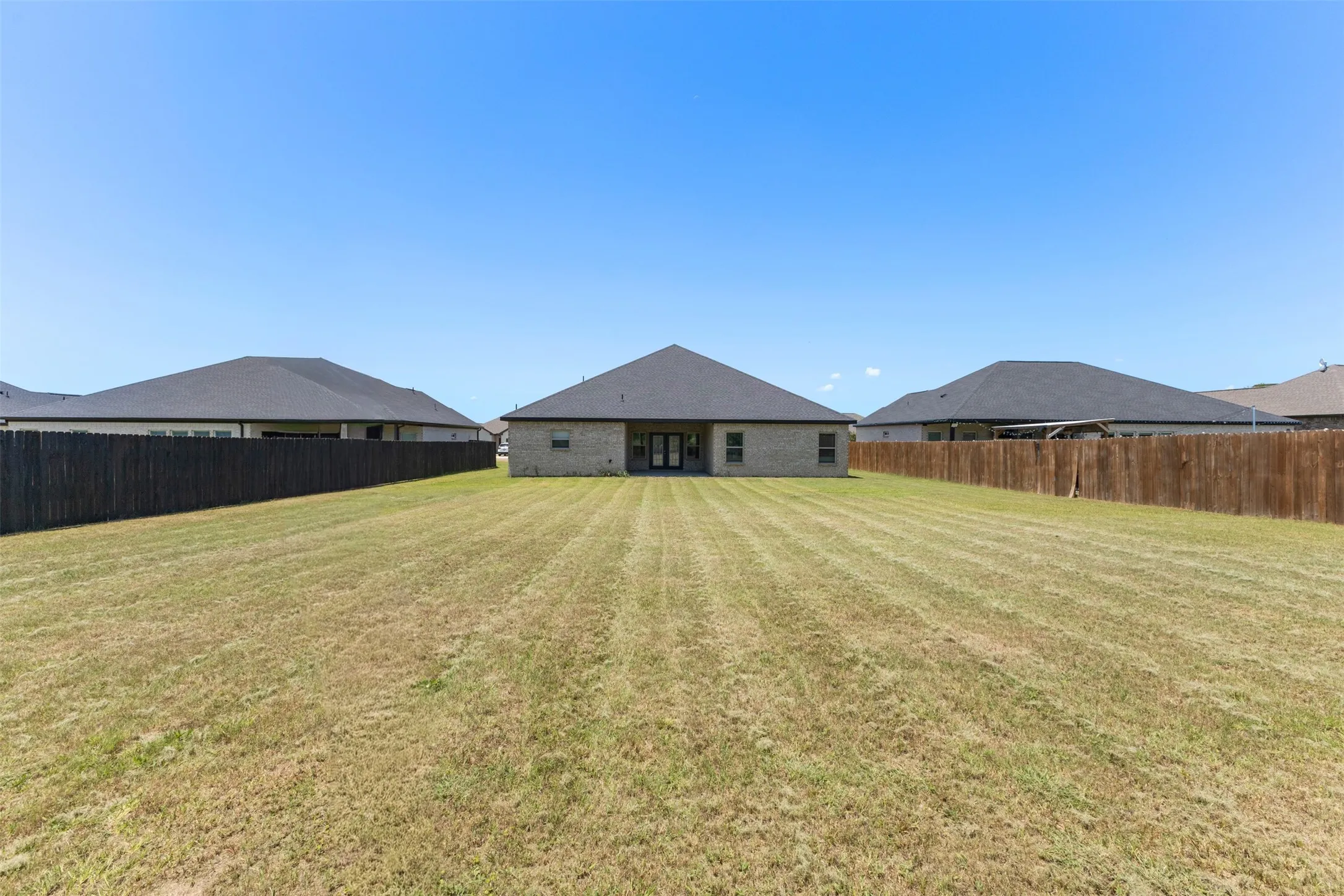 Single Family Residence For Sale in Kaufman County , 2107 Cole Street, Mabank, Texas 75147, 4 Bedroom, 3 Bathroom, 2 Garage spaces, 2,540 Sqft, built in 2023, mls#21328241, Real Estate Agent in Mabank, Homes For Sale in Kaufman county, Homes For Sale in Mabank, Realtor in Mabank Texas, Real Estate Brokerage Independent Realty Texas, Luminita Cordes Realtor