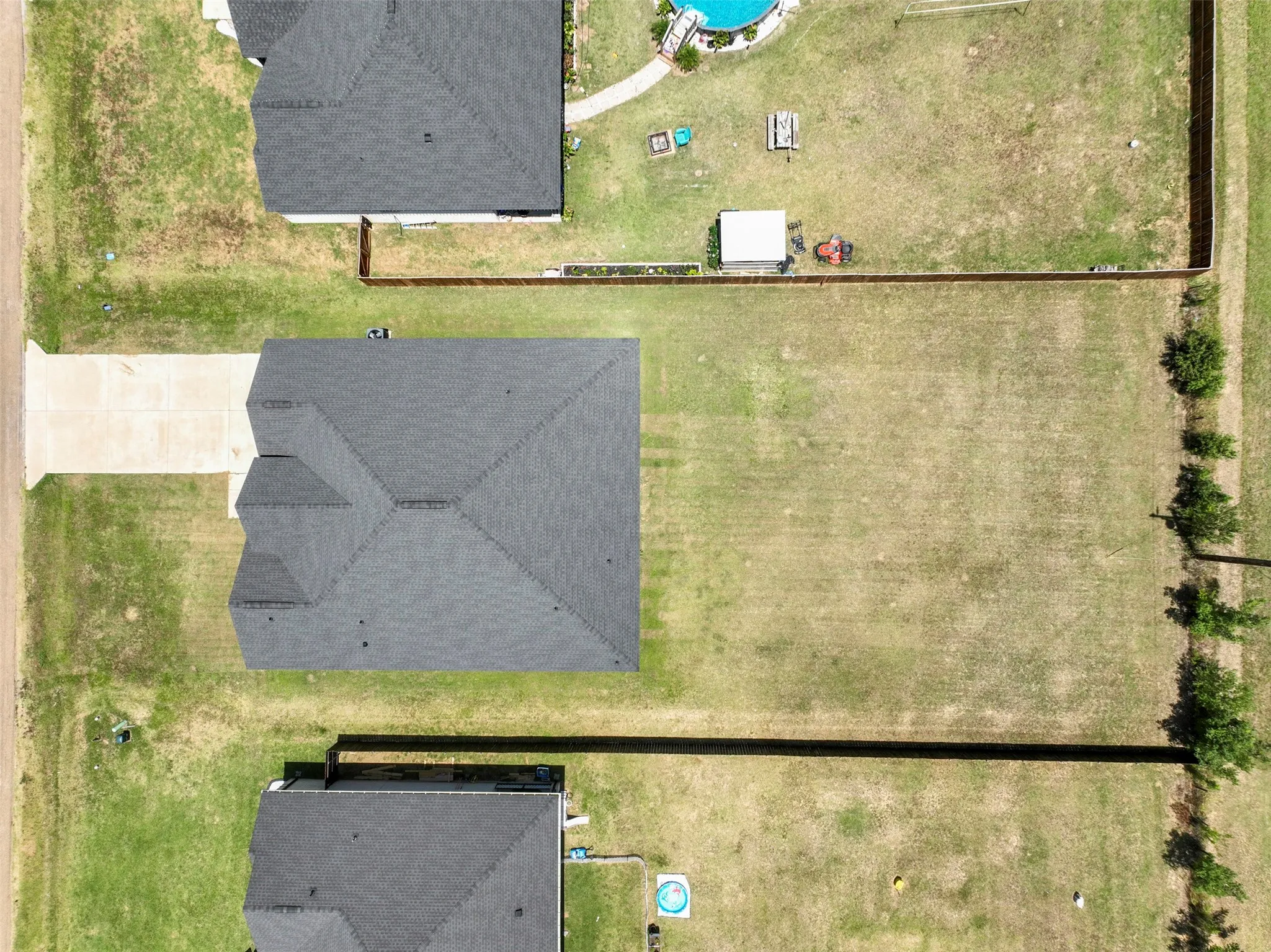 Single Family Residence For Sale in Kaufman County , 2107 Cole Street, Mabank, Texas 75147, 4 Bedroom, 3 Bathroom, 2 Garage spaces, 2,540 Sqft, built in 2023, mls#21328241, Real Estate Agent in Mabank, Homes For Sale in Kaufman county, Homes For Sale in Mabank, Realtor in Mabank Texas, Real Estate Brokerage Independent Realty Texas, Luminita Cordes Realtor