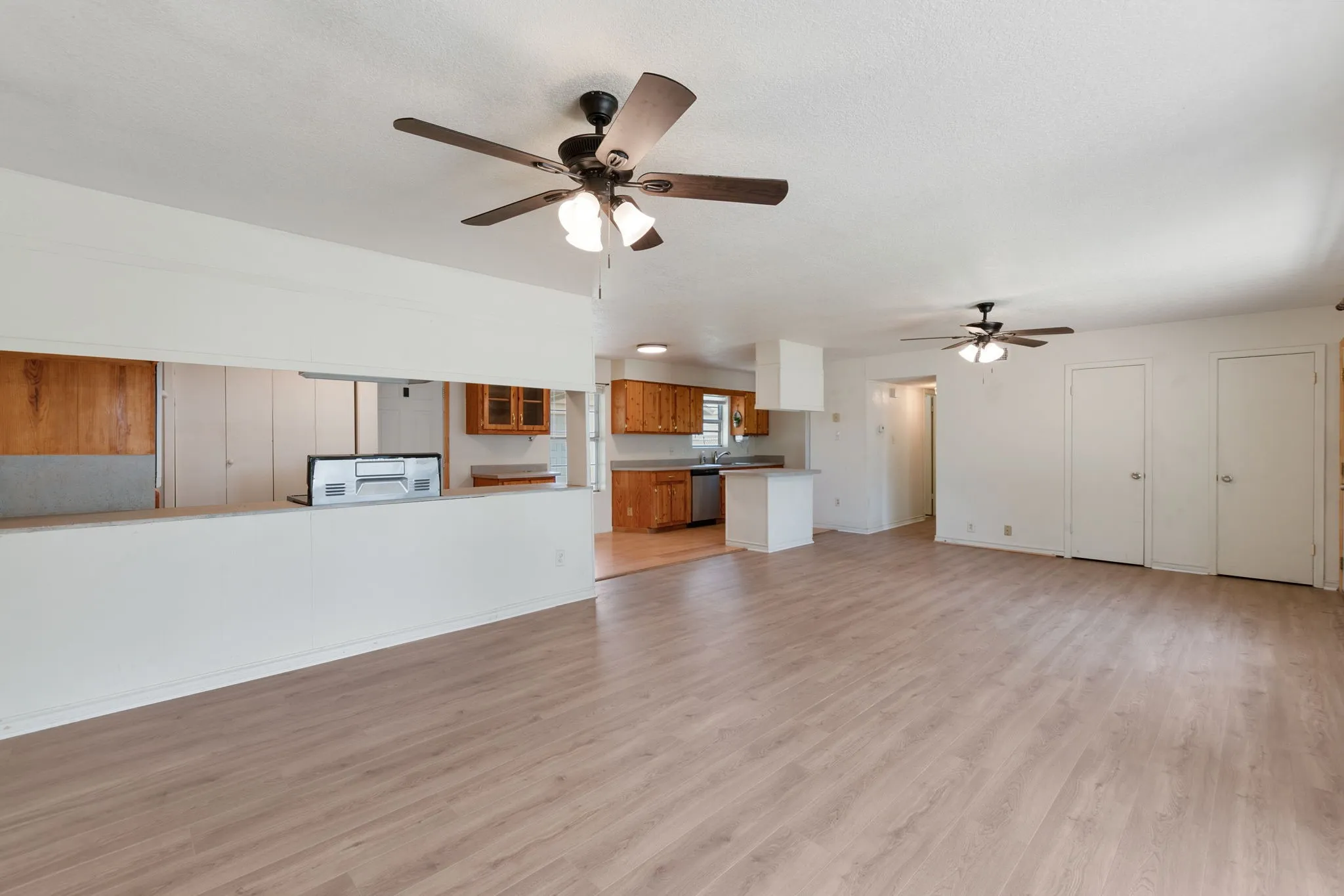 Single Family Residence For Sale in Coryell County , 3401 Jewell Drive, Gatesville, Texas 76528, 2 Bedroom, 1 Bathroom, 1 Garage spaces, 1,200 Sqft, built in 1984, mls#21328289, Real Estate Agent in Gatesville, Homes For Sale in Coryell county, Homes For Sale in Gatesville, Realtor in Gatesville Texas, Real Estate Brokerage Independent Realty Texas, Luminita Cordes Realtor