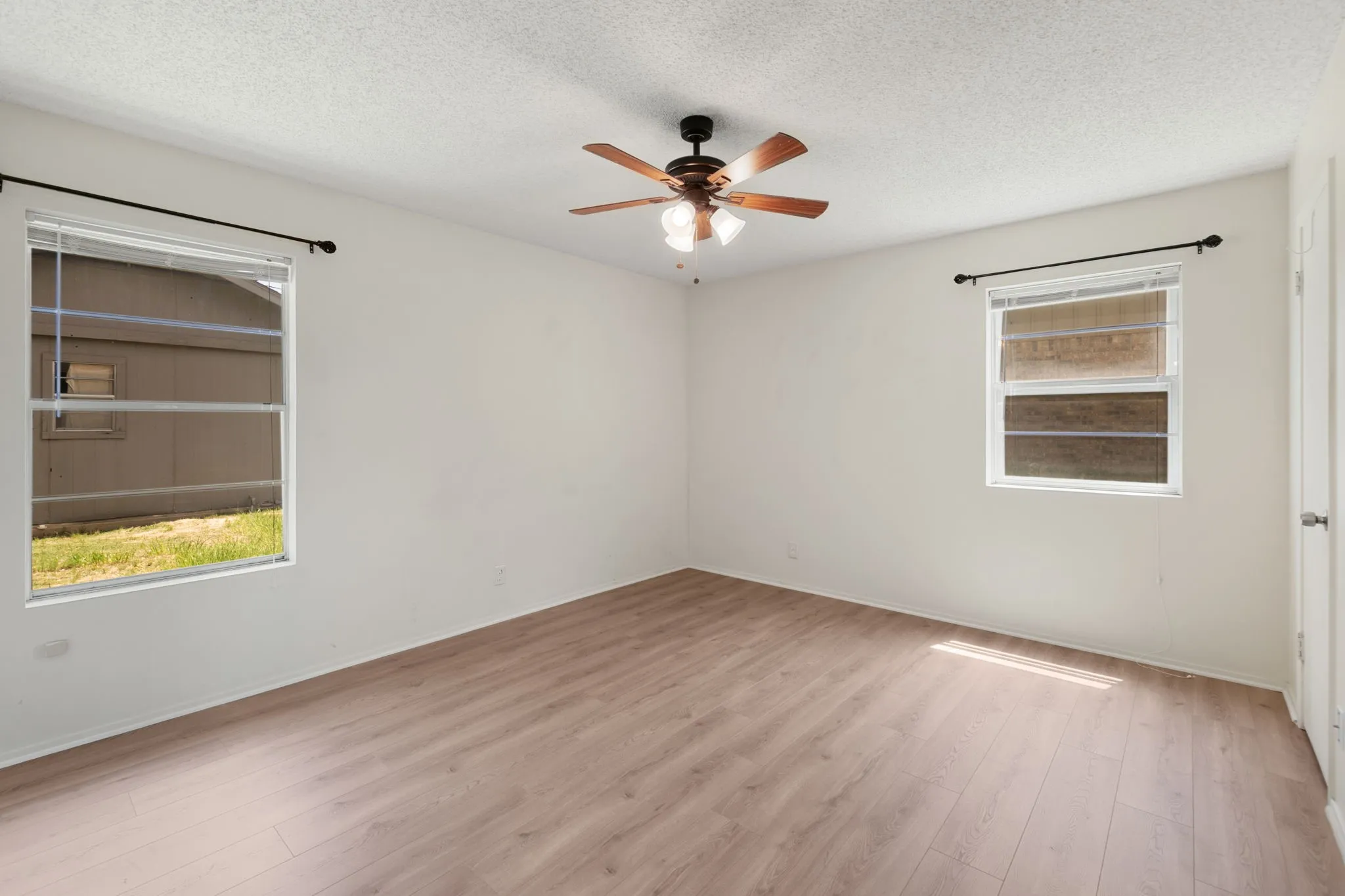 Single Family Residence For Sale in Coryell County , 3401 Jewell Drive, Gatesville, Texas 76528, 2 Bedroom, 1 Bathroom, 1 Garage spaces, 1,200 Sqft, built in 1984, mls#21328289, Real Estate Agent in Gatesville, Homes For Sale in Coryell county, Homes For Sale in Gatesville, Realtor in Gatesville Texas, Real Estate Brokerage Independent Realty Texas, Luminita Cordes Realtor