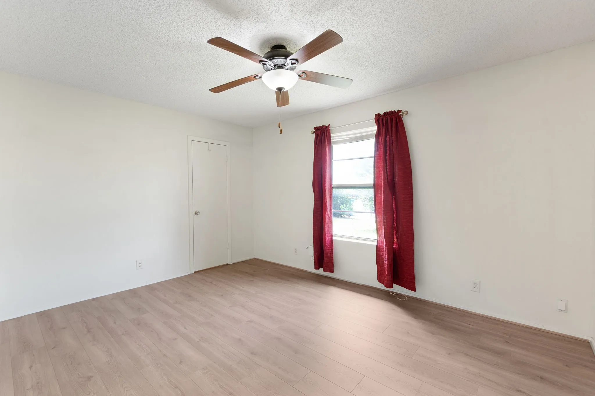 Single Family Residence For Sale in Coryell County , 3401 Jewell Drive, Gatesville, Texas 76528, 2 Bedroom, 1 Bathroom, 1 Garage spaces, 1,200 Sqft, built in 1984, mls#21328289, Real Estate Agent in Gatesville, Homes For Sale in Coryell county, Homes For Sale in Gatesville, Realtor in Gatesville Texas, Real Estate Brokerage Independent Realty Texas, Luminita Cordes Realtor