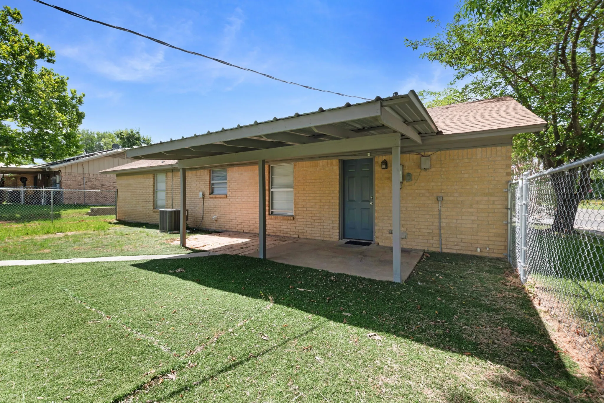 Single Family Residence For Sale in Coryell County , 3401 Jewell Drive, Gatesville, Texas 76528, 2 Bedroom, 1 Bathroom, 1 Garage spaces, 1,200 Sqft, built in 1984, mls#21328289, Real Estate Agent in Gatesville, Homes For Sale in Coryell county, Homes For Sale in Gatesville, Realtor in Gatesville Texas, Real Estate Brokerage Independent Realty Texas, Luminita Cordes Realtor