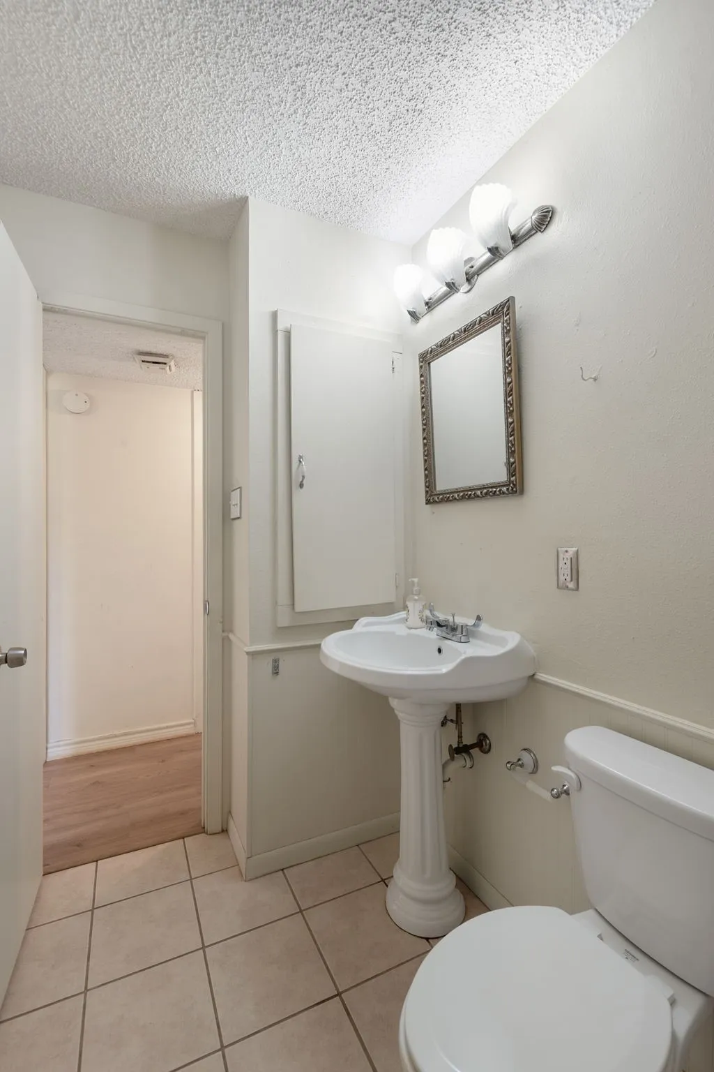 Single Family Residence For Sale in Coryell County , 3401 Jewell Drive, Gatesville, Texas 76528, 2 Bedroom, 1 Bathroom, 1 Garage spaces, 1,200 Sqft, built in 1984, mls#21328289, Real Estate Agent in Gatesville, Homes For Sale in Coryell county, Homes For Sale in Gatesville, Realtor in Gatesville Texas, Real Estate Brokerage Independent Realty Texas, Luminita Cordes Realtor