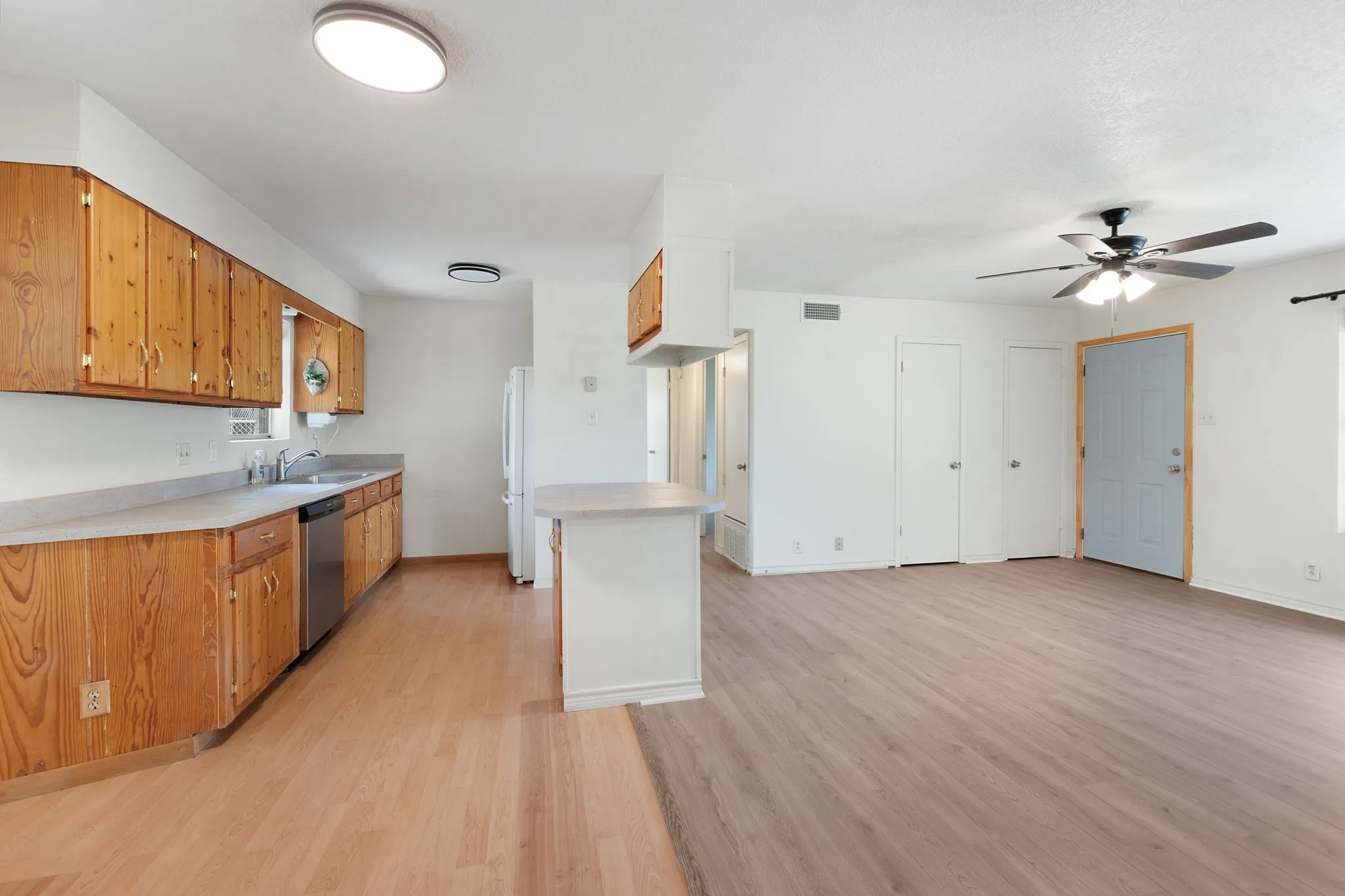 Single Family Residence For Sale in Coryell County , 3401 Jewell Drive, Gatesville, Texas 76528, 2 Bedroom, 1 Bathroom, 1 Garage spaces, 1,200 Sqft, built in 1984, mls#21328289, Real Estate Agent in Gatesville, Homes For Sale in Coryell county, Homes For Sale in Gatesville, Realtor in Gatesville Texas, Real Estate Brokerage Independent Realty Texas, Luminita Cordes Realtor