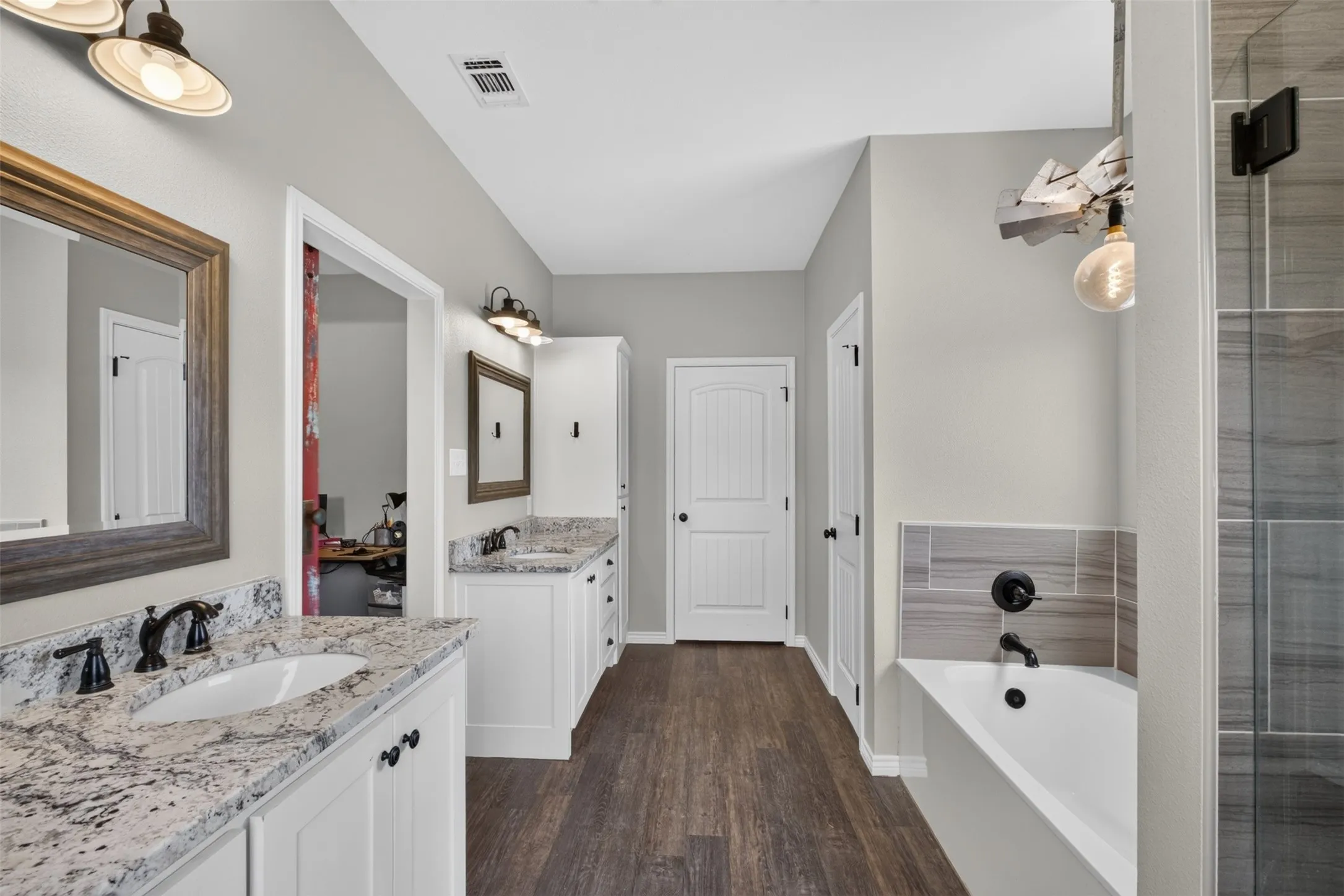Farm For Sale in Wood County , 1094 County Road 2389, Alba, Texas 75410, 4 Bedroom, 3 Bathroom, 4 Garage spaces, 1,870 Sqft, built in 2019, mls#21328293, Real Estate Agent in Alba, Homes For Sale in Wood county, Homes For Sale in Alba, Realtor in Alba Texas, Real Estate Brokerage Independent Realty Texas, Luminita Cordes Realtor