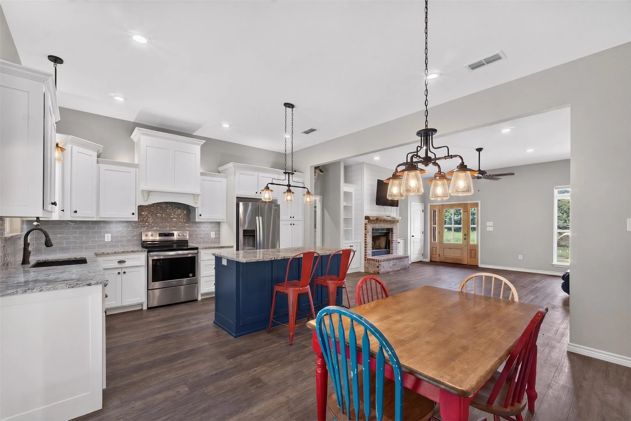 Farm For Sale in Wood County , 1094 County Road 2389, Alba, Texas 75410, 4 Bedroom, 3 Bathroom, 4 Garage spaces, 1,870 Sqft, built in 2019, mls#21328293, Real Estate Agent in Alba, Homes For Sale in Wood county, Homes For Sale in Alba, Realtor in Alba Texas, Real Estate Brokerage Independent Realty Texas, Luminita Cordes Realtor
