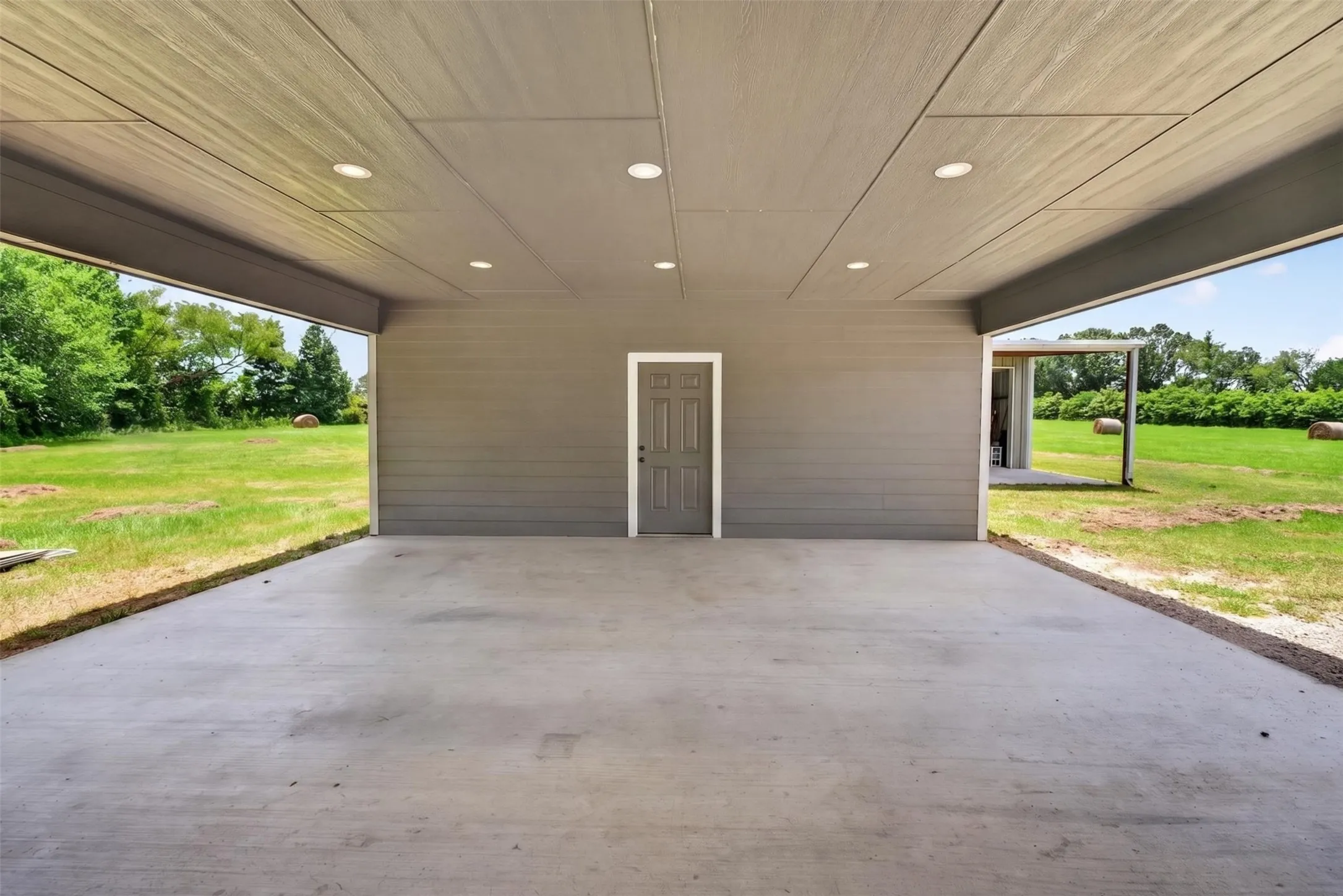 Farm For Sale in Wood County , 1094 County Road 2389, Alba, Texas 75410, 4 Bedroom, 3 Bathroom, 4 Garage spaces, 1,870 Sqft, built in 2019, mls#21328293, Real Estate Agent in Alba, Homes For Sale in Wood county, Homes For Sale in Alba, Realtor in Alba Texas, Real Estate Brokerage Independent Realty Texas, Luminita Cordes Realtor