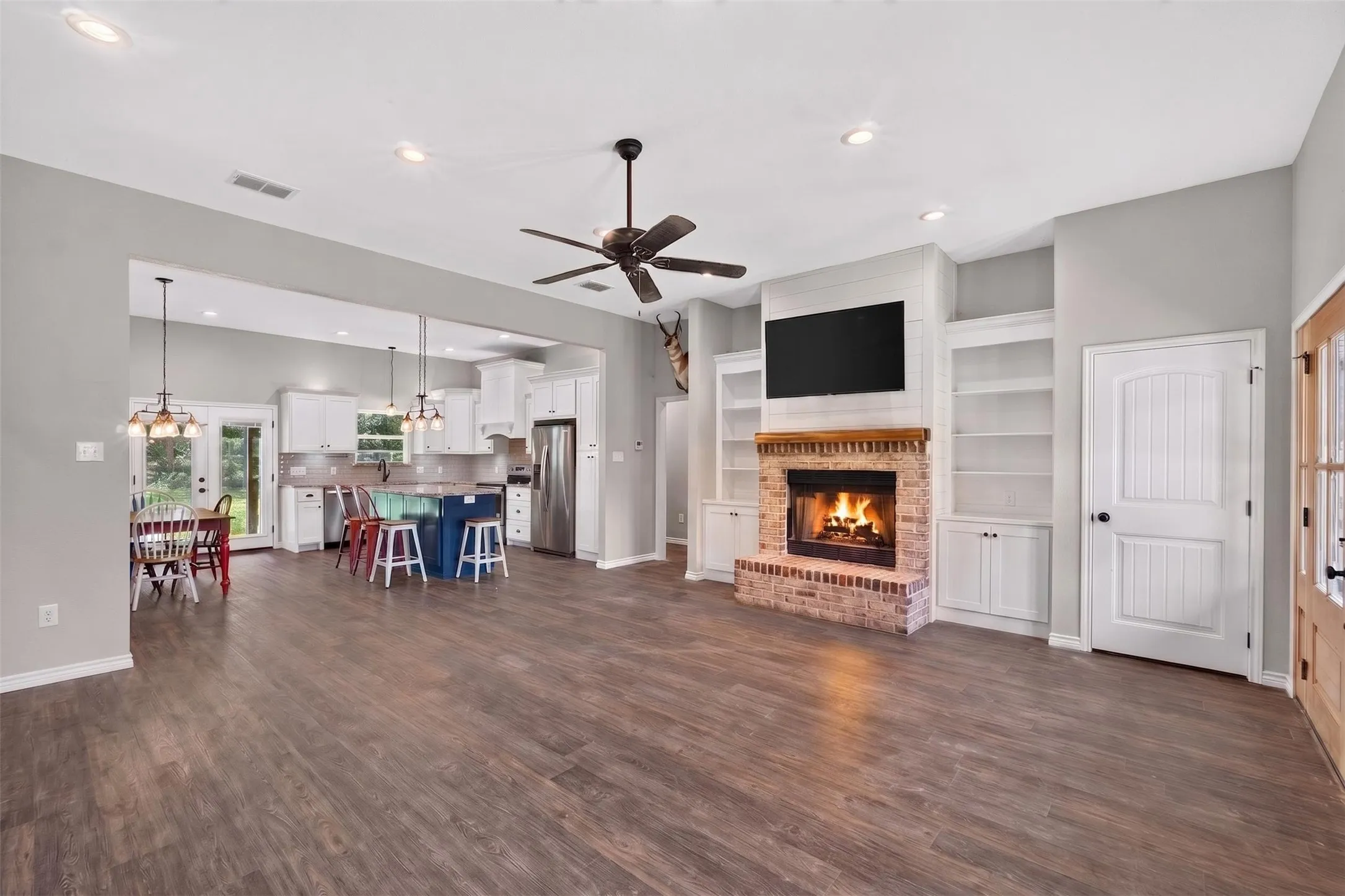Farm For Sale in Wood County , 1094 County Road 2389, Alba, Texas 75410, 4 Bedroom, 3 Bathroom, 4 Garage spaces, 1,870 Sqft, built in 2019, mls#21328293, Real Estate Agent in Alba, Homes For Sale in Wood county, Homes For Sale in Alba, Realtor in Alba Texas, Real Estate Brokerage Independent Realty Texas, Luminita Cordes Realtor