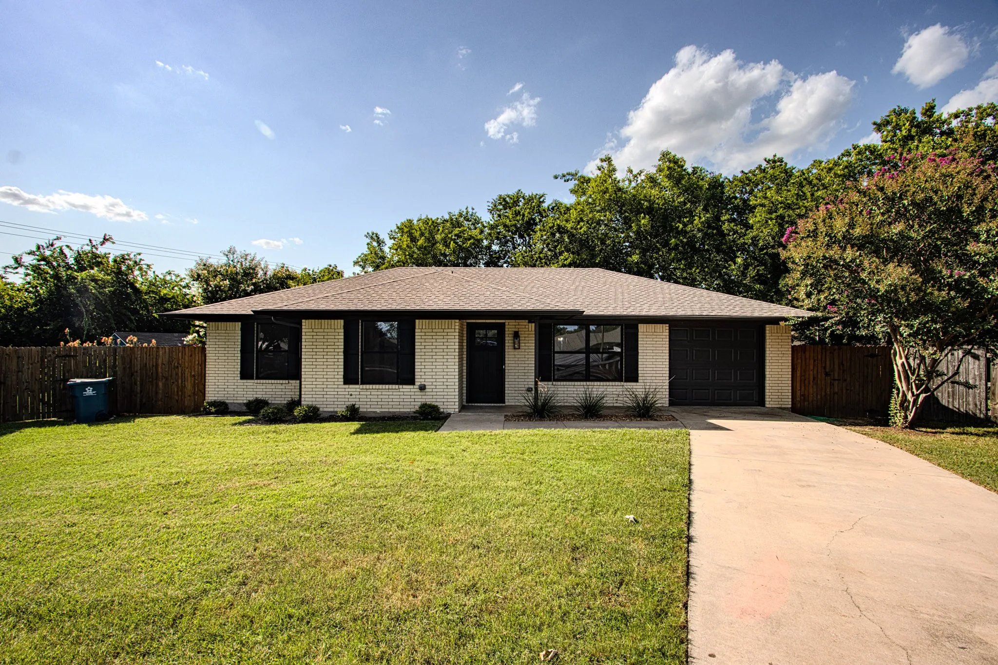 Single Family Residence For Sale in Denton County , 815 Steve Ct, Sanger, Texas 76266, 3 Bedroom, 2 Bathroom, 1 Garage spaces, 1,094 Sqft, built in 1994, mls#21328284, Real Estate Agent in Sanger, Homes For Sale in Denton county, Homes For Sale in Sanger, Realtor in Sanger Texas, Real Estate Brokerage Independent Realty Texas, Luminita Cordes Realtor