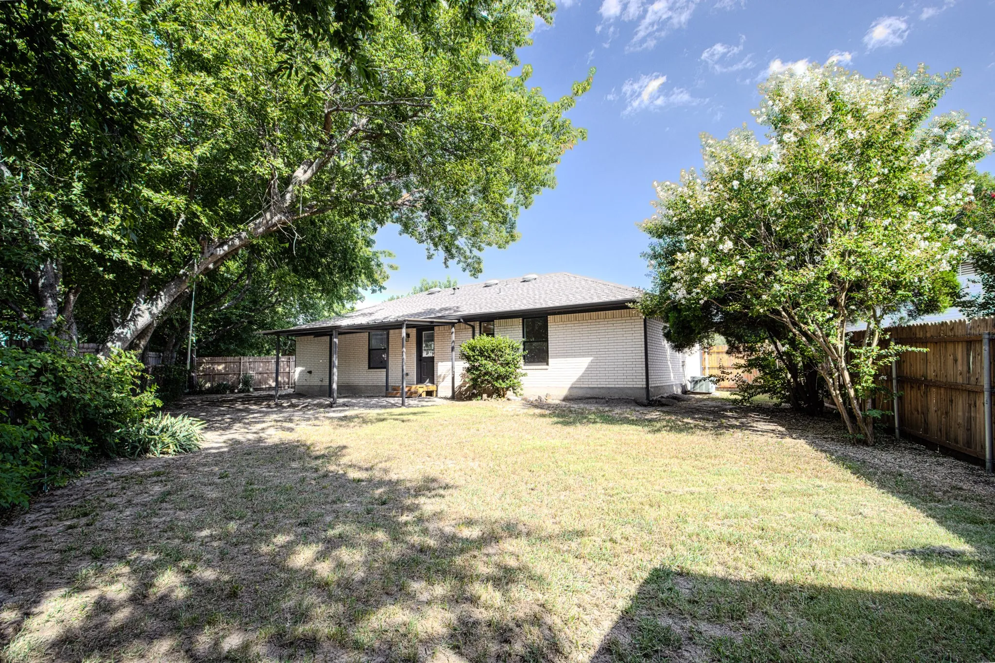 Single Family Residence For Sale in Denton County , 815 Steve Ct, Sanger, Texas 76266, 3 Bedroom, 2 Bathroom, 1 Garage spaces, 1,094 Sqft, built in 1994, mls#21328284, Real Estate Agent in Sanger, Homes For Sale in Denton county, Homes For Sale in Sanger, Realtor in Sanger Texas, Real Estate Brokerage Independent Realty Texas, Luminita Cordes Realtor