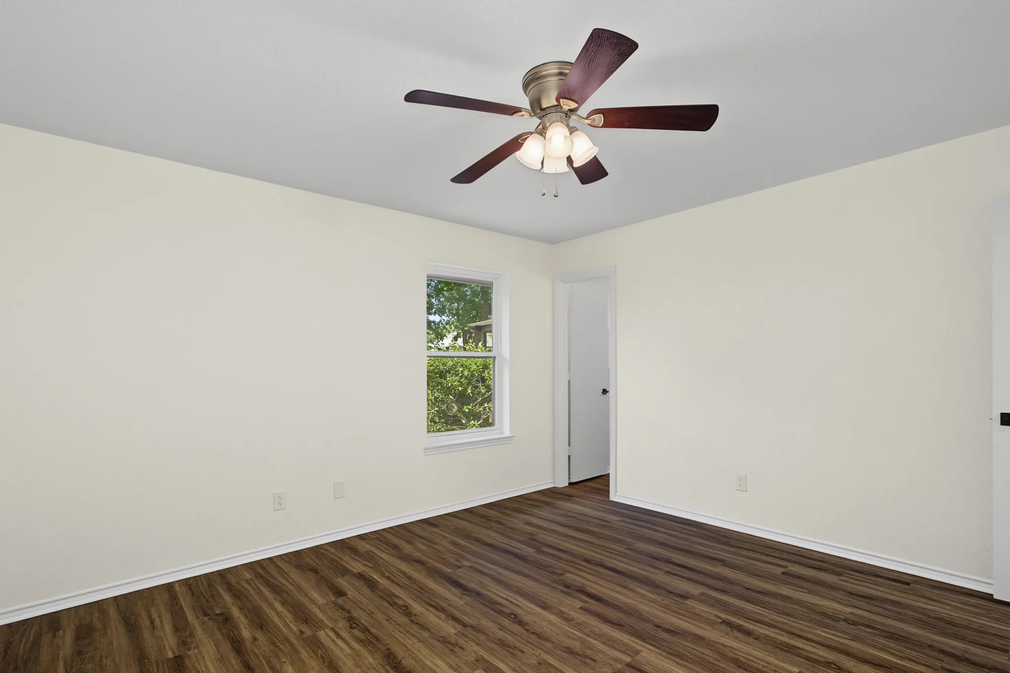 Single Family Residence For Sale in Denton County , 815 Steve Ct, Sanger, Texas 76266, 3 Bedroom, 2 Bathroom, 1 Garage spaces, 1,094 Sqft, built in 1994, mls#21328284, Real Estate Agent in Sanger, Homes For Sale in Denton county, Homes For Sale in Sanger, Realtor in Sanger Texas, Real Estate Brokerage Independent Realty Texas, Luminita Cordes Realtor