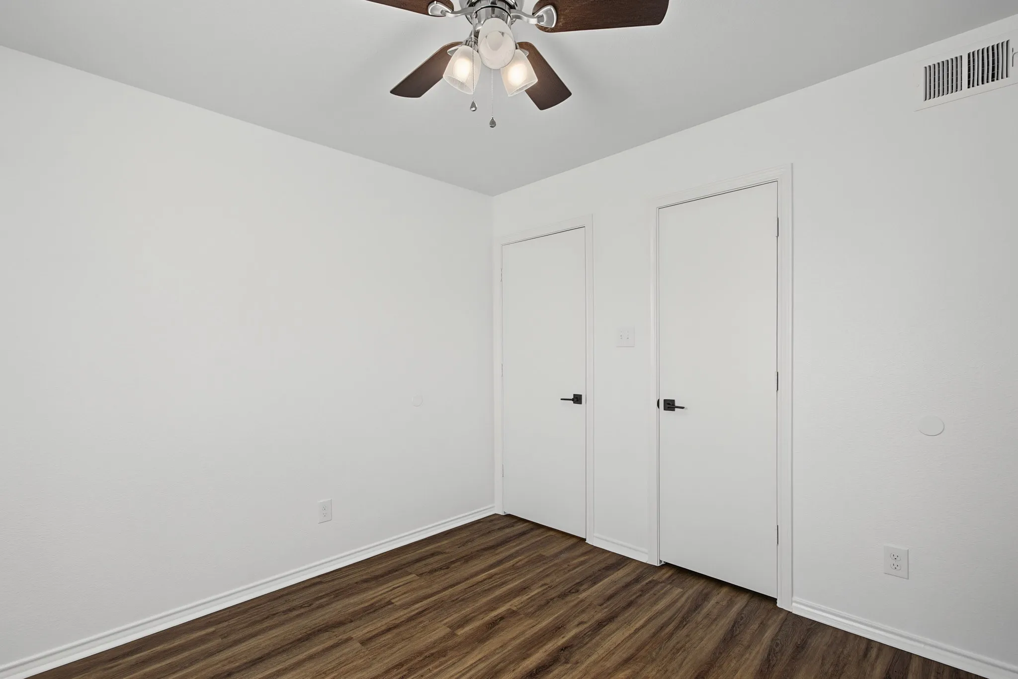 Single Family Residence For Sale in Denton County , 815 Steve Ct, Sanger, Texas 76266, 3 Bedroom, 2 Bathroom, 1 Garage spaces, 1,094 Sqft, built in 1994, mls#21328284, Real Estate Agent in Sanger, Homes For Sale in Denton county, Homes For Sale in Sanger, Realtor in Sanger Texas, Real Estate Brokerage Independent Realty Texas, Luminita Cordes Realtor