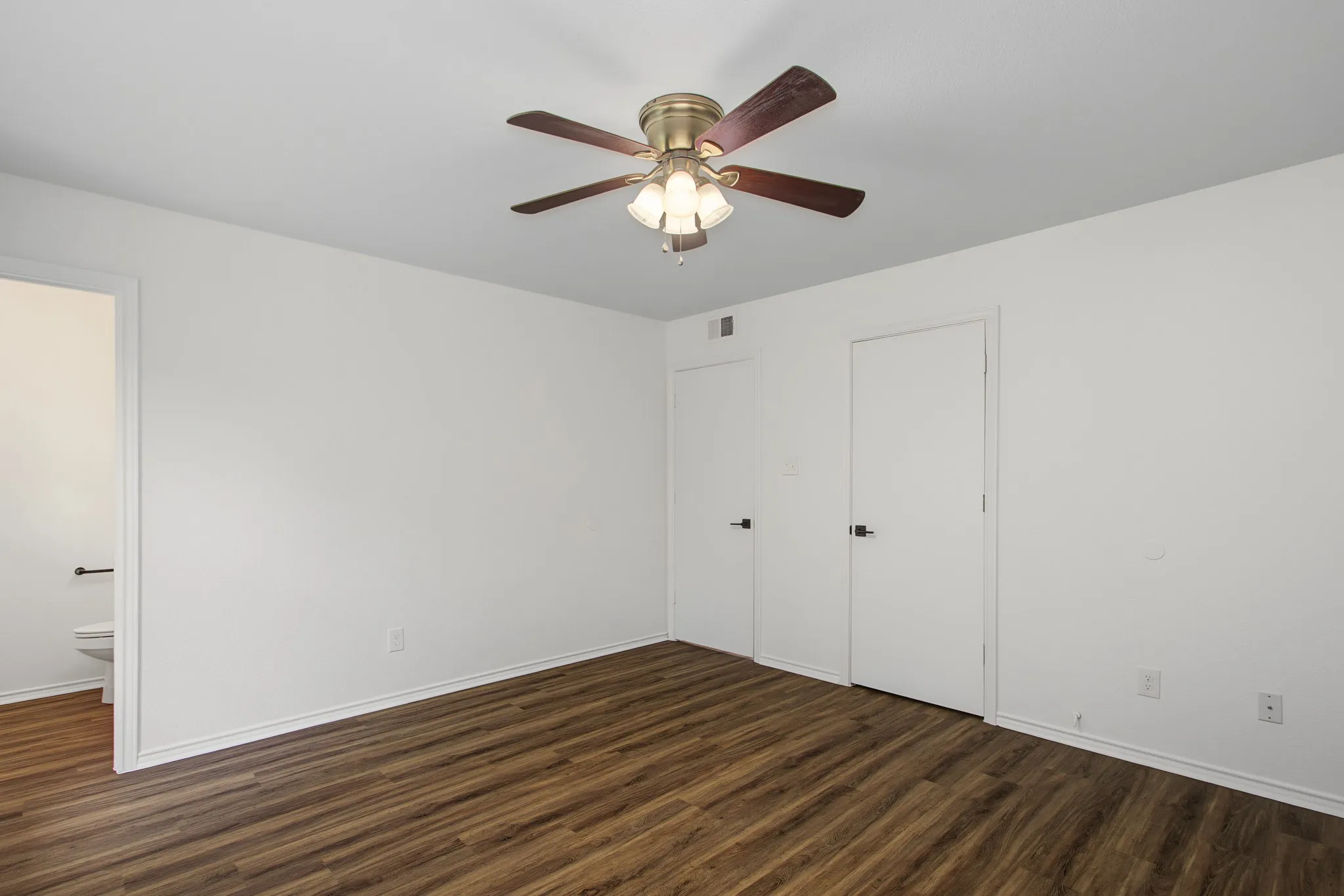Single Family Residence For Sale in Denton County , 815 Steve Ct, Sanger, Texas 76266, 3 Bedroom, 2 Bathroom, 1 Garage spaces, 1,094 Sqft, built in 1994, mls#21328284, Real Estate Agent in Sanger, Homes For Sale in Denton county, Homes For Sale in Sanger, Realtor in Sanger Texas, Real Estate Brokerage Independent Realty Texas, Luminita Cordes Realtor