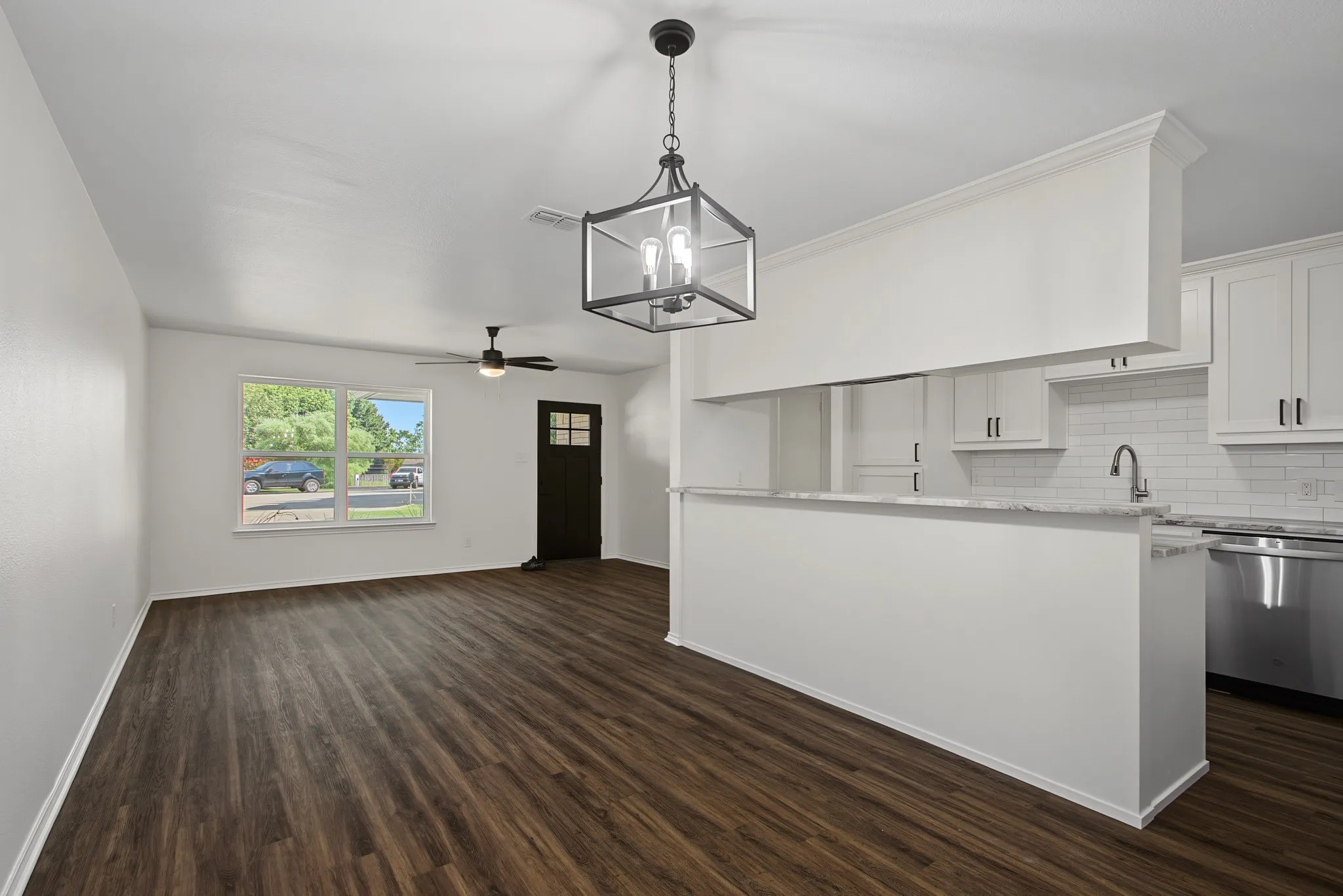Single Family Residence For Sale in Denton County , 815 Steve Ct, Sanger, Texas 76266, 3 Bedroom, 2 Bathroom, 1 Garage spaces, 1,094 Sqft, built in 1994, mls#21328284, Real Estate Agent in Sanger, Homes For Sale in Denton county, Homes For Sale in Sanger, Realtor in Sanger Texas, Real Estate Brokerage Independent Realty Texas, Luminita Cordes Realtor