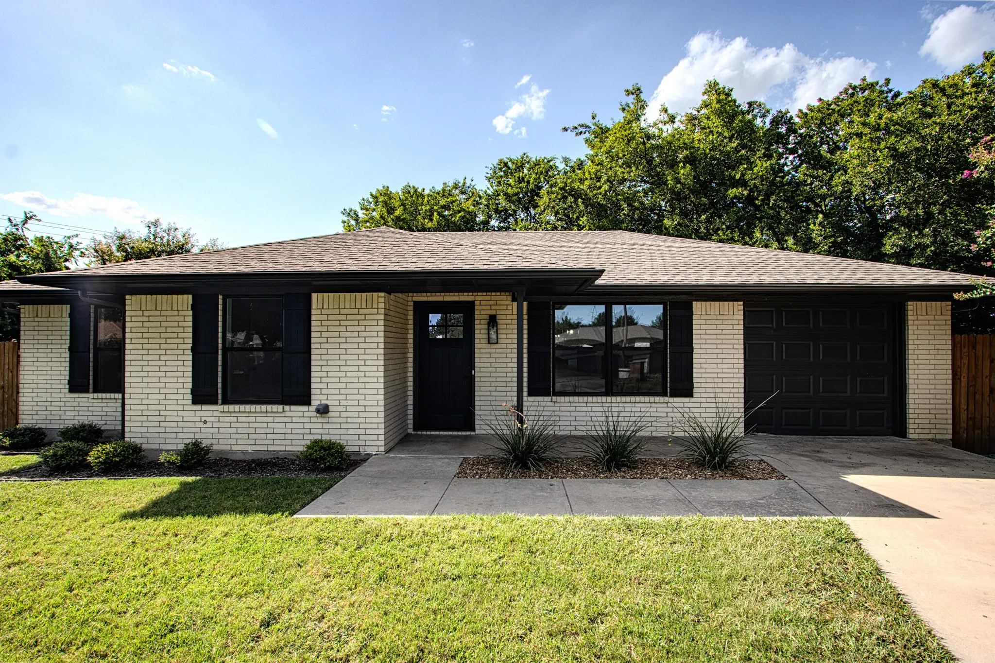 Single Family Residence For Sale in Denton County , 815 Steve Ct, Sanger, Texas 76266, 3 Bedroom, 2 Bathroom, 1 Garage spaces, 1,094 Sqft, built in 1994, mls#21328284, Real Estate Agent in Sanger, Homes For Sale in Denton county, Homes For Sale in Sanger, Realtor in Sanger Texas, Real Estate Brokerage Independent Realty Texas, Luminita Cordes Realtor
