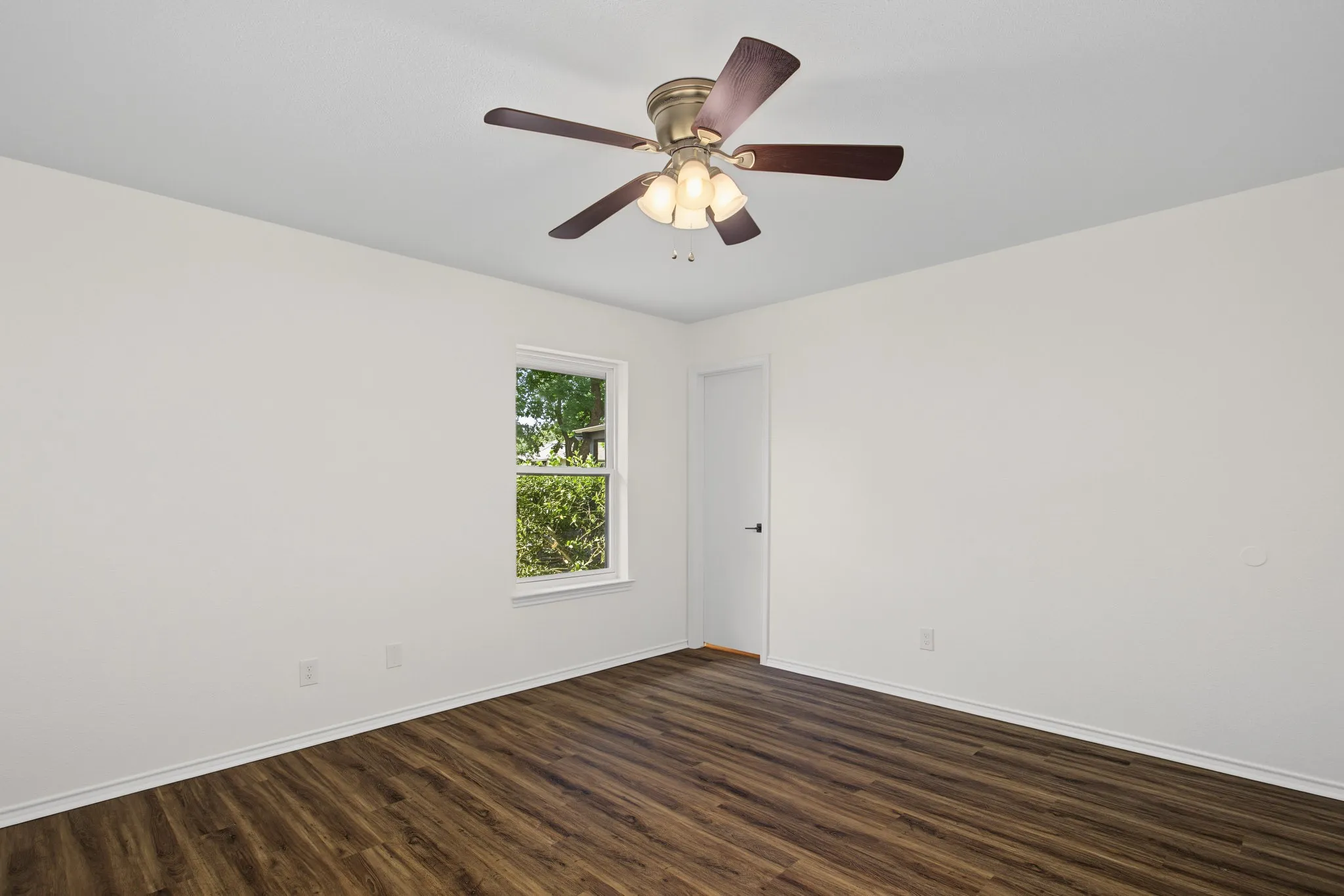 Single Family Residence For Sale in Denton County , 815 Steve Ct, Sanger, Texas 76266, 3 Bedroom, 2 Bathroom, 1 Garage spaces, 1,094 Sqft, built in 1994, mls#21328284, Real Estate Agent in Sanger, Homes For Sale in Denton county, Homes For Sale in Sanger, Realtor in Sanger Texas, Real Estate Brokerage Independent Realty Texas, Luminita Cordes Realtor
