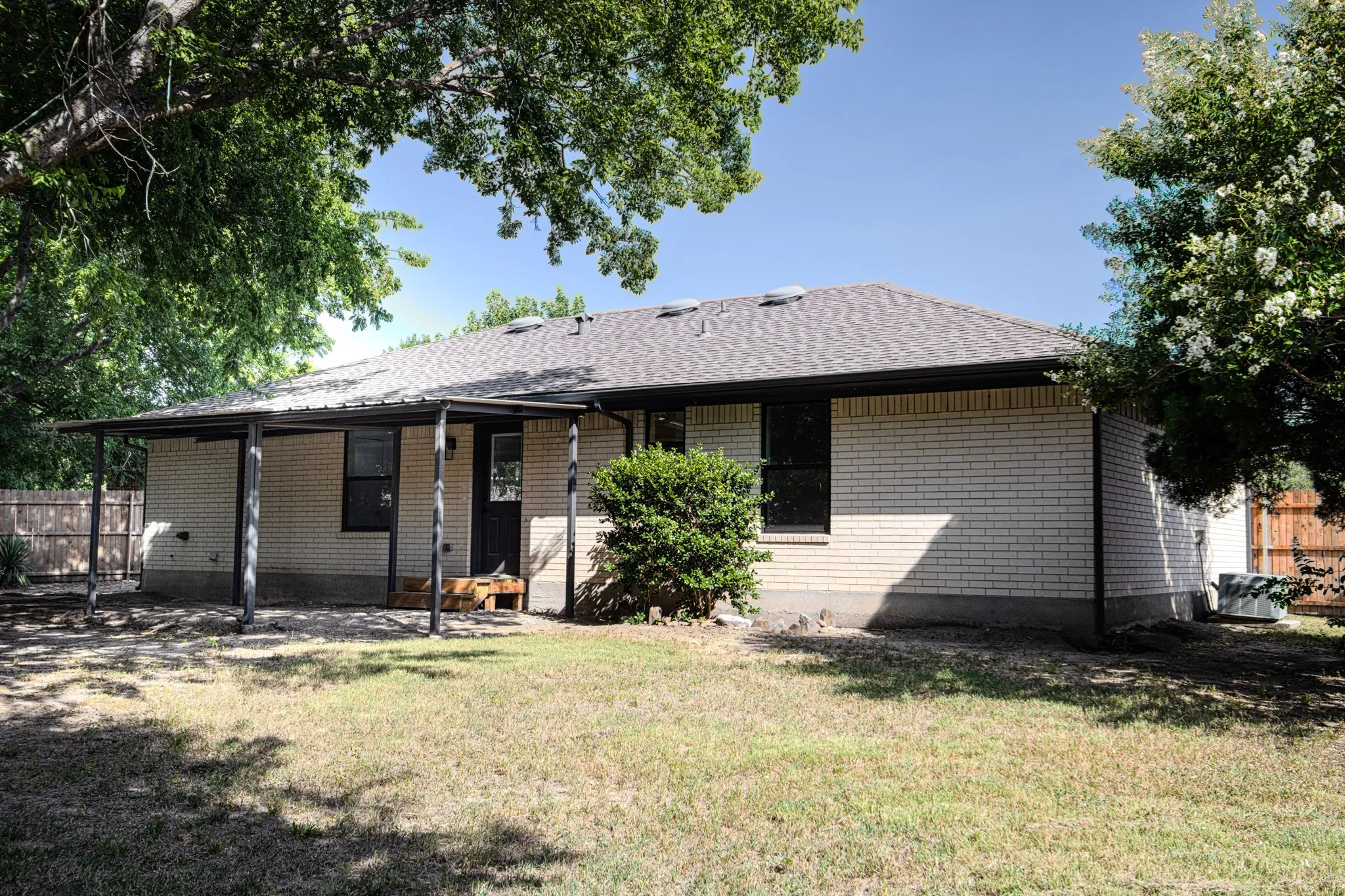 Single Family Residence For Sale in Denton County , 815 Steve Ct, Sanger, Texas 76266, 3 Bedroom, 2 Bathroom, 1 Garage spaces, 1,094 Sqft, built in 1994, mls#21328284, Real Estate Agent in Sanger, Homes For Sale in Denton county, Homes For Sale in Sanger, Realtor in Sanger Texas, Real Estate Brokerage Independent Realty Texas, Luminita Cordes Realtor