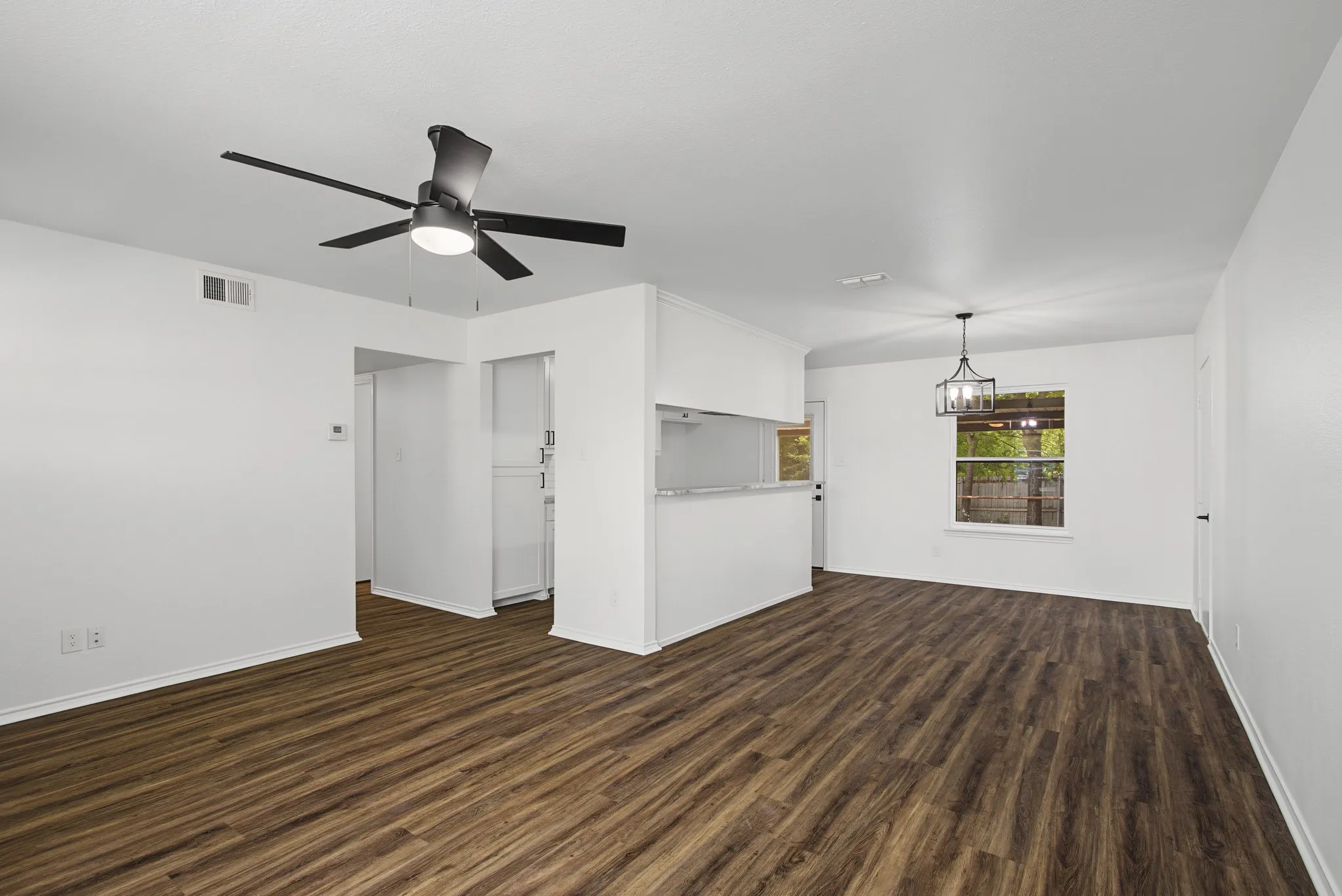 Single Family Residence For Sale in Denton County , 815 Steve Ct, Sanger, Texas 76266, 3 Bedroom, 2 Bathroom, 1 Garage spaces, 1,094 Sqft, built in 1994, mls#21328284, Real Estate Agent in Sanger, Homes For Sale in Denton county, Homes For Sale in Sanger, Realtor in Sanger Texas, Real Estate Brokerage Independent Realty Texas, Luminita Cordes Realtor