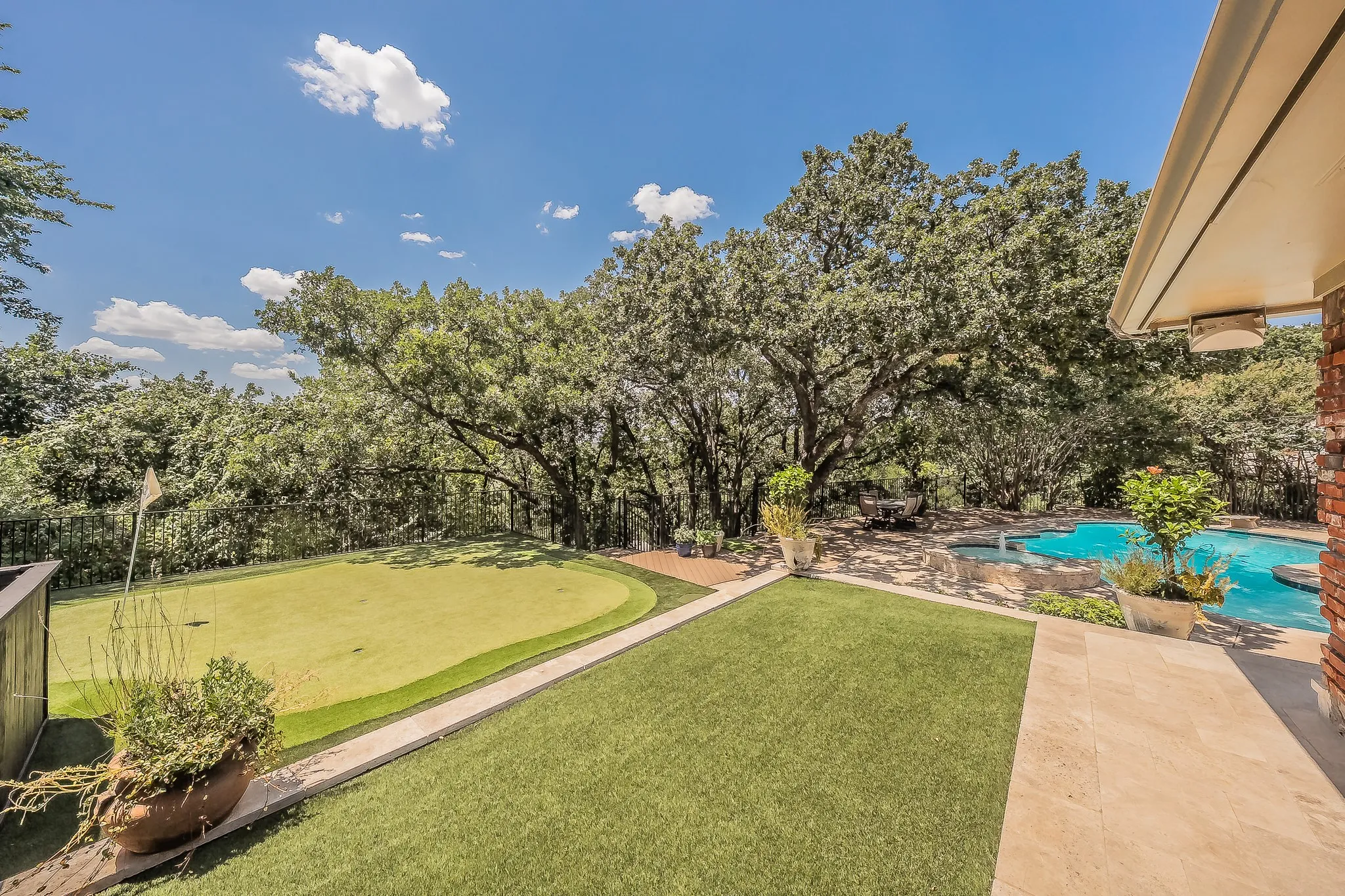 Single Family Residence For Sale in Tarrant County , 1406 Riverview Drive, Arlington, Texas 76012, 4 Bedroom, 6 Bathroom, 2 Garage spaces, 4,007 Sqft, built in 1979, mls#21328214, Real Estate Agent in Arlington, Homes For Sale in Tarrant county, Homes For Sale in Arlington, Realtor in Arlington Texas, Real Estate Brokerage Independent Realty Texas, Luminita Cordes Realtor