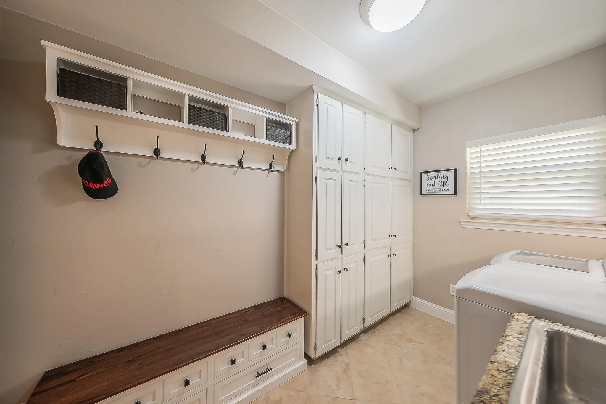 Single Family Residence For Sale in Tarrant County , 1406 Riverview Drive, Arlington, Texas 76012, 4 Bedroom, 6 Bathroom, 2 Garage spaces, 4,007 Sqft, built in 1979, mls#21328214, Real Estate Agent in Arlington, Homes For Sale in Tarrant county, Homes For Sale in Arlington, Realtor in Arlington Texas, Real Estate Brokerage Independent Realty Texas, Luminita Cordes Realtor