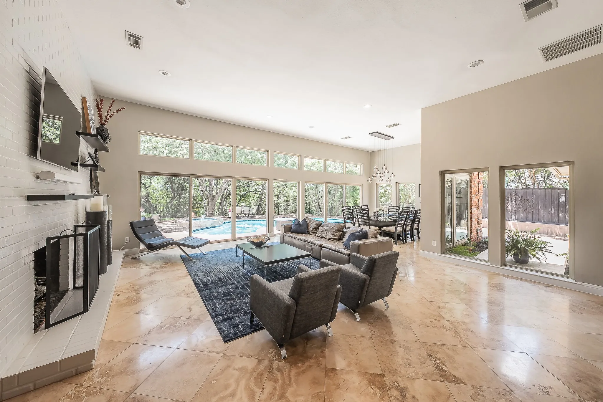 Single Family Residence For Sale in Tarrant County , 1406 Riverview Drive, Arlington, Texas 76012, 4 Bedroom, 6 Bathroom, 2 Garage spaces, 4,007 Sqft, built in 1979, mls#21328214, Real Estate Agent in Arlington, Homes For Sale in Tarrant county, Homes For Sale in Arlington, Realtor in Arlington Texas, Real Estate Brokerage Independent Realty Texas, Luminita Cordes Realtor