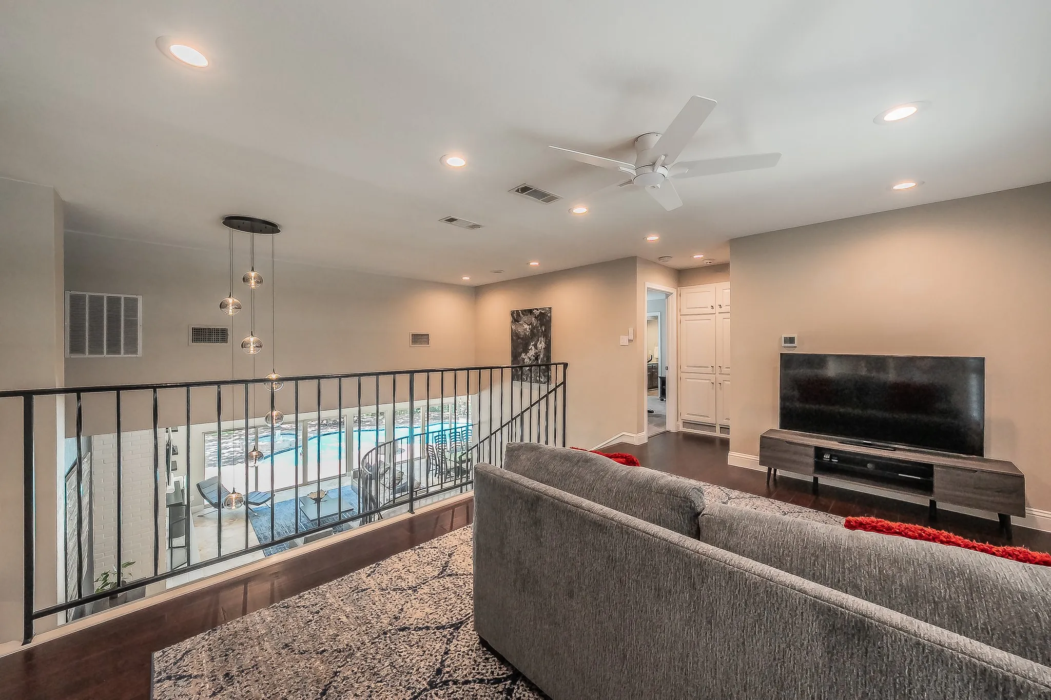 Single Family Residence For Sale in Tarrant County , 1406 Riverview Drive, Arlington, Texas 76012, 4 Bedroom, 6 Bathroom, 2 Garage spaces, 4,007 Sqft, built in 1979, mls#21328214, Real Estate Agent in Arlington, Homes For Sale in Tarrant county, Homes For Sale in Arlington, Realtor in Arlington Texas, Real Estate Brokerage Independent Realty Texas, Luminita Cordes Realtor