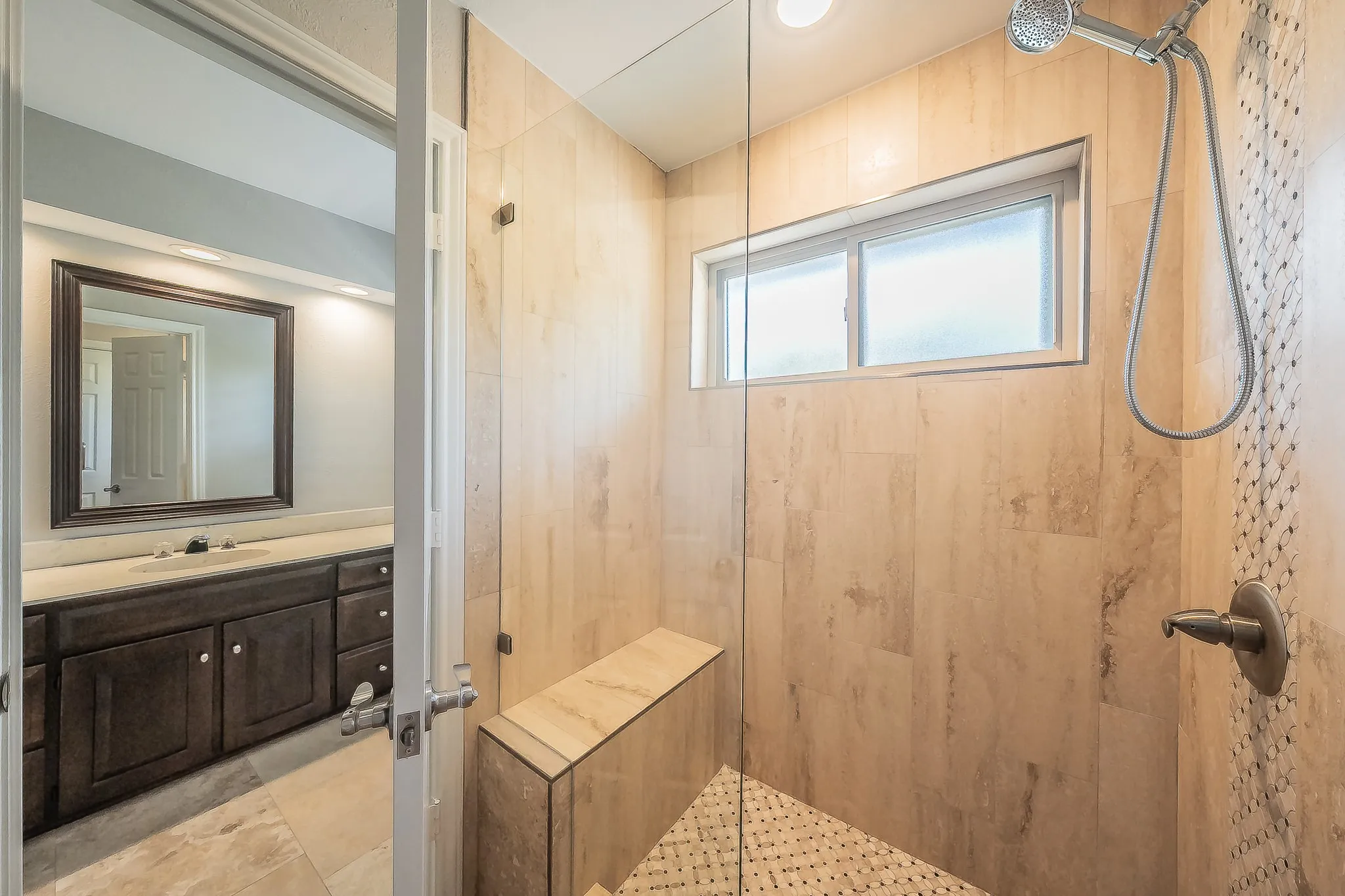Single Family Residence For Sale in Tarrant County , 1406 Riverview Drive, Arlington, Texas 76012, 4 Bedroom, 6 Bathroom, 2 Garage spaces, 4,007 Sqft, built in 1979, mls#21328214, Real Estate Agent in Arlington, Homes For Sale in Tarrant county, Homes For Sale in Arlington, Realtor in Arlington Texas, Real Estate Brokerage Independent Realty Texas, Luminita Cordes Realtor