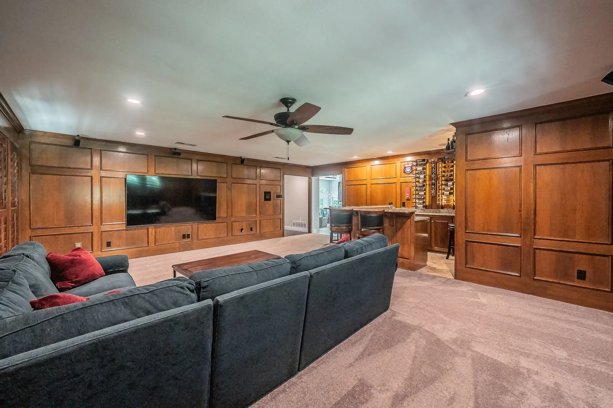 Single Family Residence For Sale in Tarrant County , 1406 Riverview Drive, Arlington, Texas 76012, 4 Bedroom, 6 Bathroom, 2 Garage spaces, 4,007 Sqft, built in 1979, mls#21328214, Real Estate Agent in Arlington, Homes For Sale in Tarrant county, Homes For Sale in Arlington, Realtor in Arlington Texas, Real Estate Brokerage Independent Realty Texas, Luminita Cordes Realtor