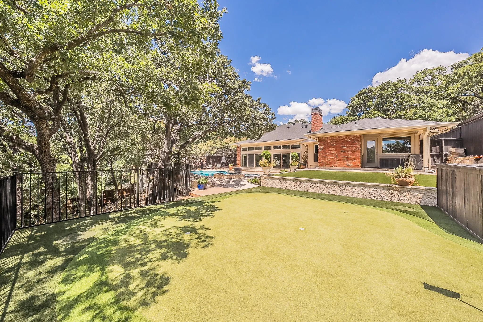 Single Family Residence For Sale in Tarrant County , 1406 Riverview Drive, Arlington, Texas 76012, 4 Bedroom, 6 Bathroom, 2 Garage spaces, 4,007 Sqft, built in 1979, mls#21328214, Real Estate Agent in Arlington, Homes For Sale in Tarrant county, Homes For Sale in Arlington, Realtor in Arlington Texas, Real Estate Brokerage Independent Realty Texas, Luminita Cordes Realtor