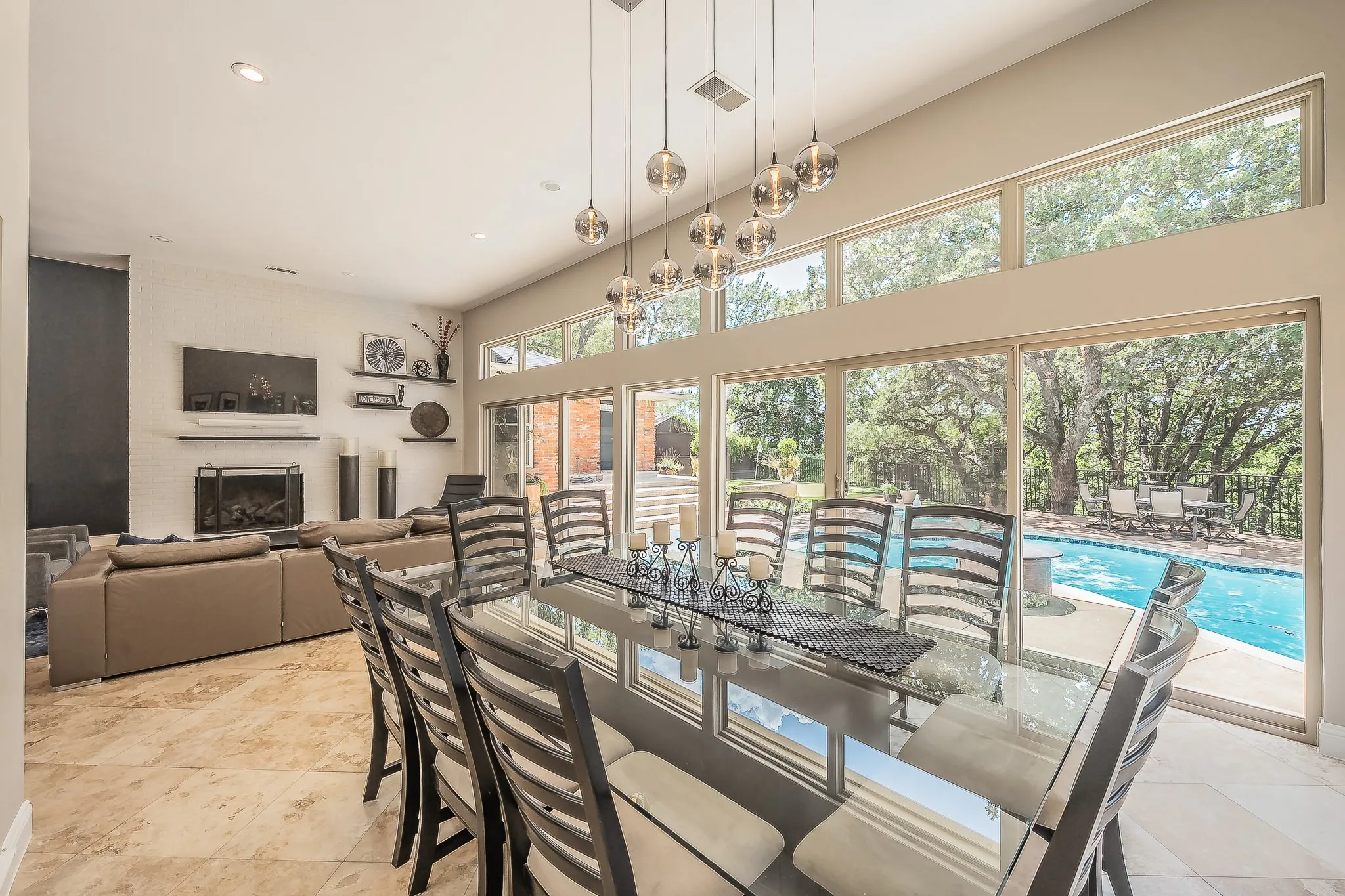 Single Family Residence For Sale in Tarrant County , 1406 Riverview Drive, Arlington, Texas 76012, 4 Bedroom, 6 Bathroom, 2 Garage spaces, 4,007 Sqft, built in 1979, mls#21328214, Real Estate Agent in Arlington, Homes For Sale in Tarrant county, Homes For Sale in Arlington, Realtor in Arlington Texas, Real Estate Brokerage Independent Realty Texas, Luminita Cordes Realtor