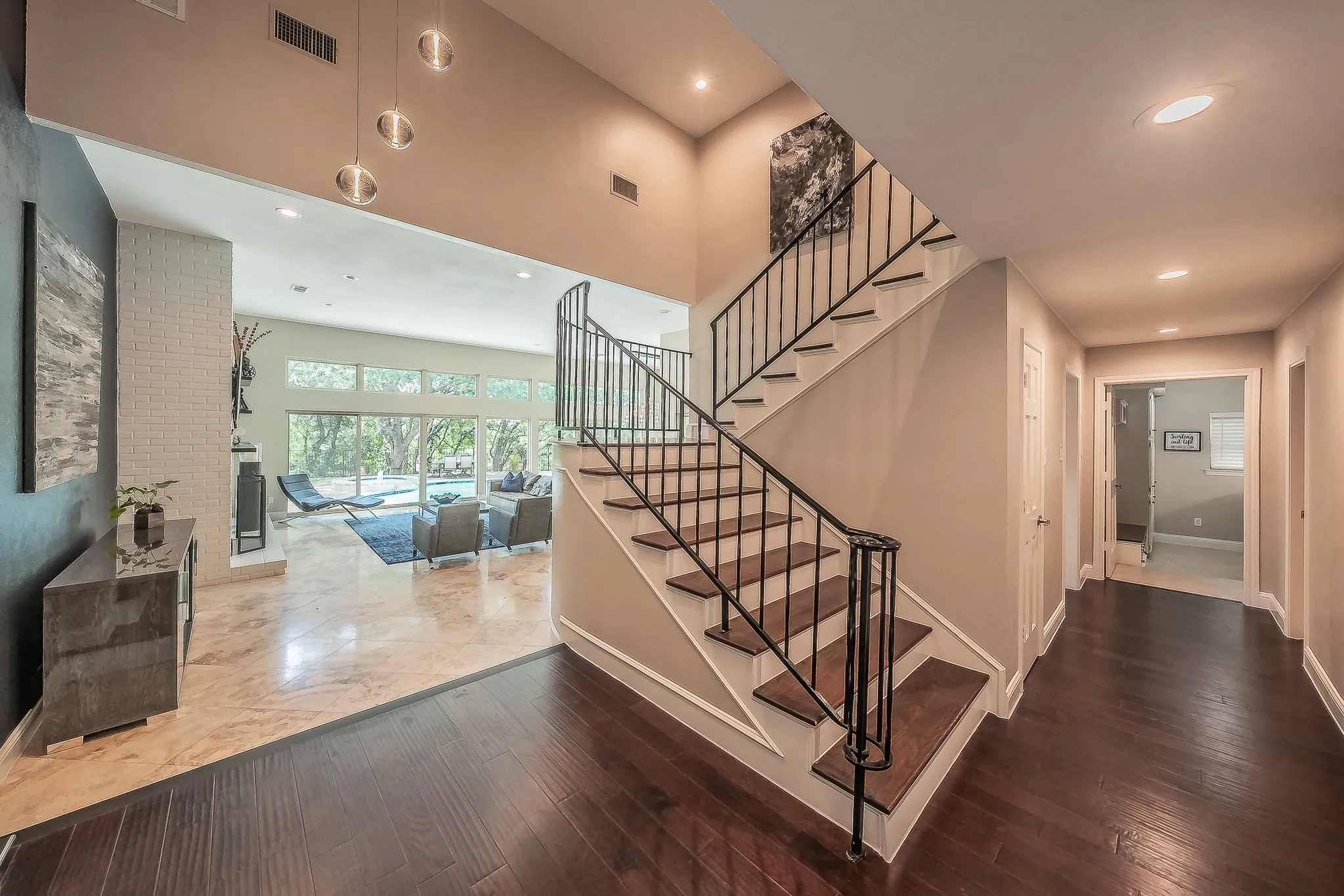 Single Family Residence For Sale in Tarrant County , 1406 Riverview Drive, Arlington, Texas 76012, 4 Bedroom, 6 Bathroom, 2 Garage spaces, 4,007 Sqft, built in 1979, mls#21328214, Real Estate Agent in Arlington, Homes For Sale in Tarrant county, Homes For Sale in Arlington, Realtor in Arlington Texas, Real Estate Brokerage Independent Realty Texas, Luminita Cordes Realtor