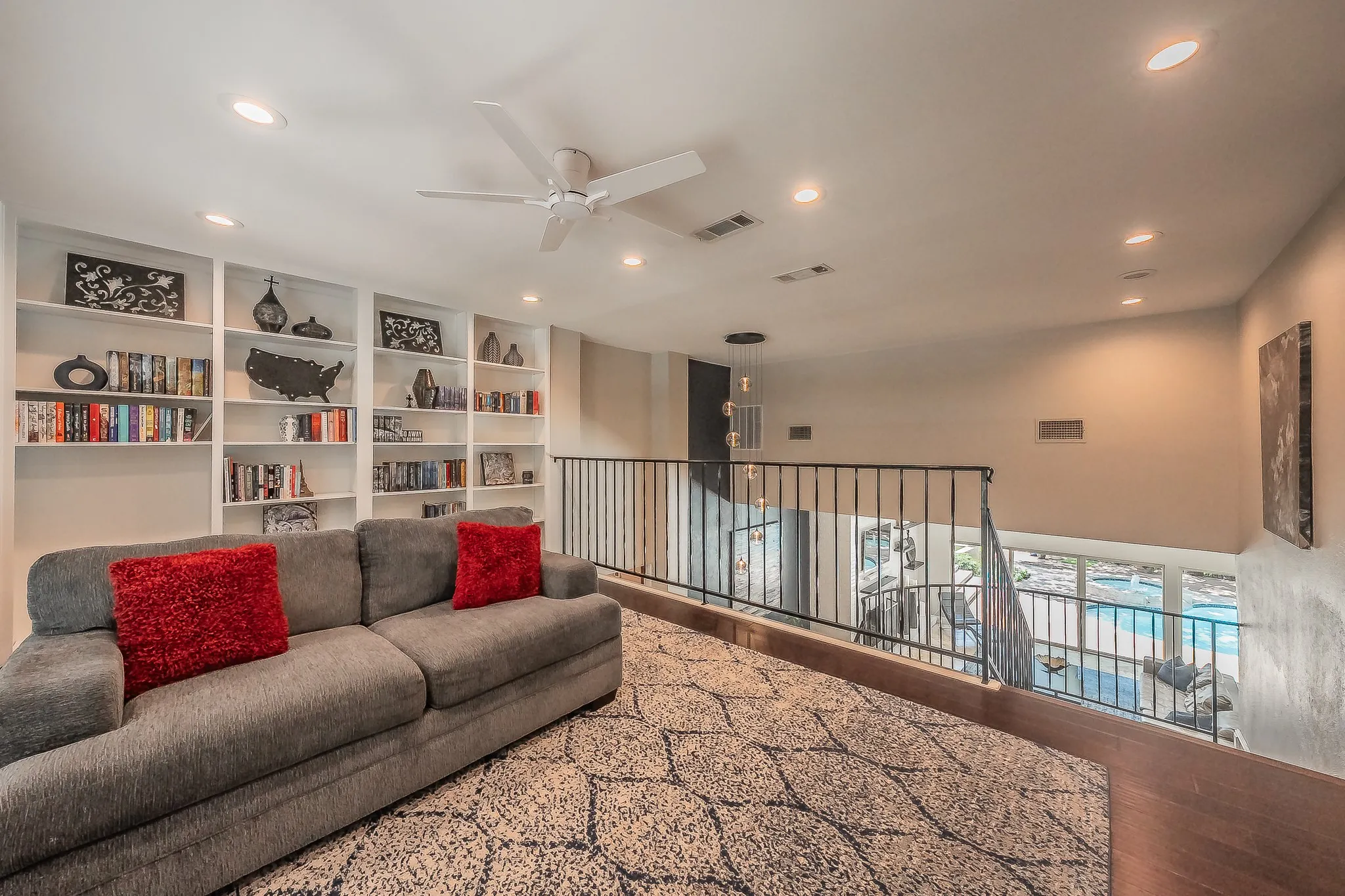 Single Family Residence For Sale in Tarrant County , 1406 Riverview Drive, Arlington, Texas 76012, 4 Bedroom, 6 Bathroom, 2 Garage spaces, 4,007 Sqft, built in 1979, mls#21328214, Real Estate Agent in Arlington, Homes For Sale in Tarrant county, Homes For Sale in Arlington, Realtor in Arlington Texas, Real Estate Brokerage Independent Realty Texas, Luminita Cordes Realtor