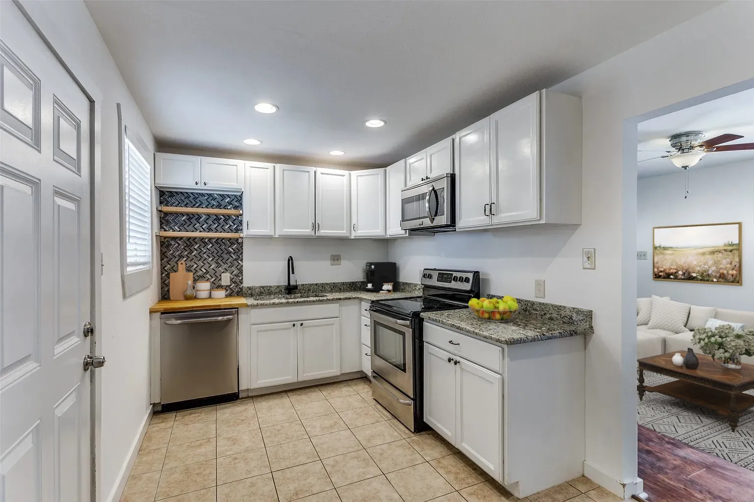 Single Family Residence For Sale in Tarrant County , 3901 Winfield Avenue, Fort Worth, Texas 76109, 3 Bedrooms, 2 Bathrooms, Garage spaces, 1,412 Sqft, built in 1948, Price $300,000, mls#21325126, Real Estate Agent in Fort Worth, Homes For Sale in Tarrant county, Homes For Sale in Fort Worth, Realtor in Fort Worth Texas, Real Estate Brokerage Independent Realty Texas, Luminita Cordes Realtor