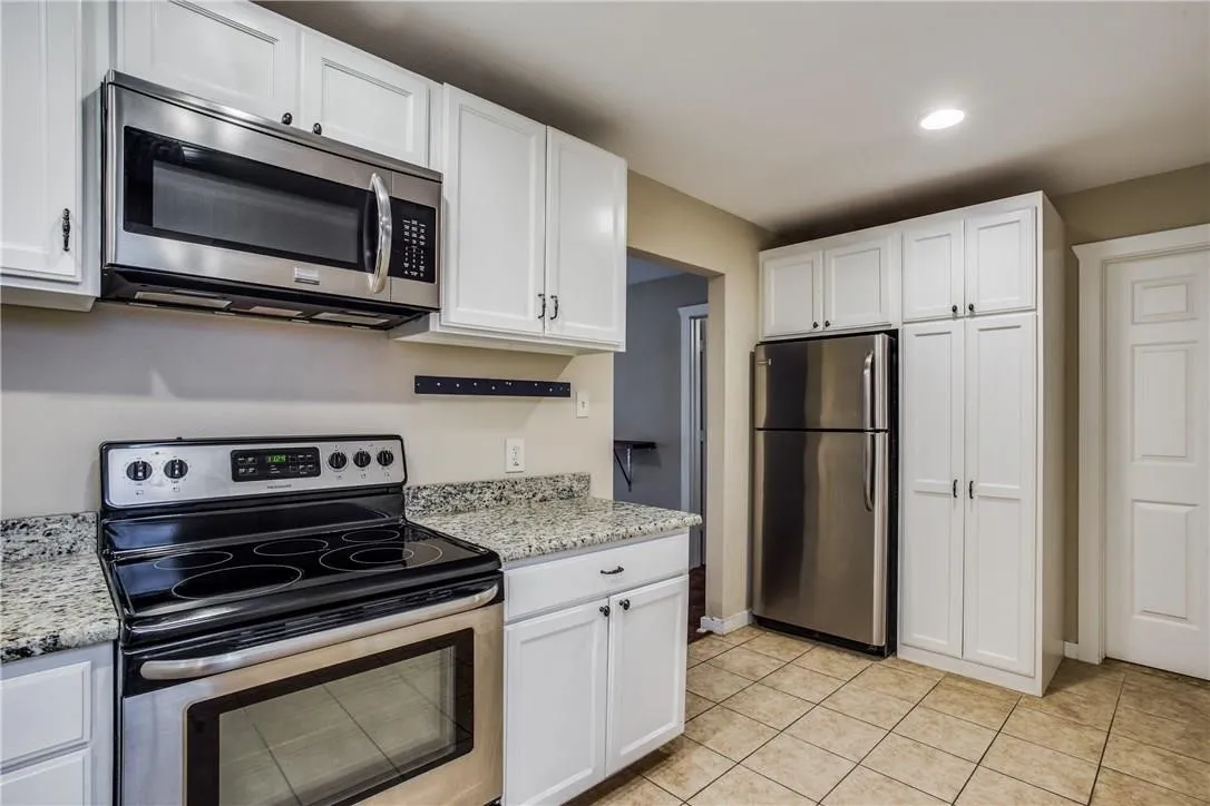 Single Family Residence For Sale in Tarrant County , 3901 Winfield Avenue, Fort Worth, Texas 76109, 3 Bedrooms, 2 Bathrooms, Garage spaces, 1,412 Sqft, built in 1948, Price $300,000, mls#21325126, Real Estate Agent in Fort Worth, Homes For Sale in Tarrant county, Homes For Sale in Fort Worth, Realtor in Fort Worth Texas, Real Estate Brokerage Independent Realty Texas, Luminita Cordes Realtor