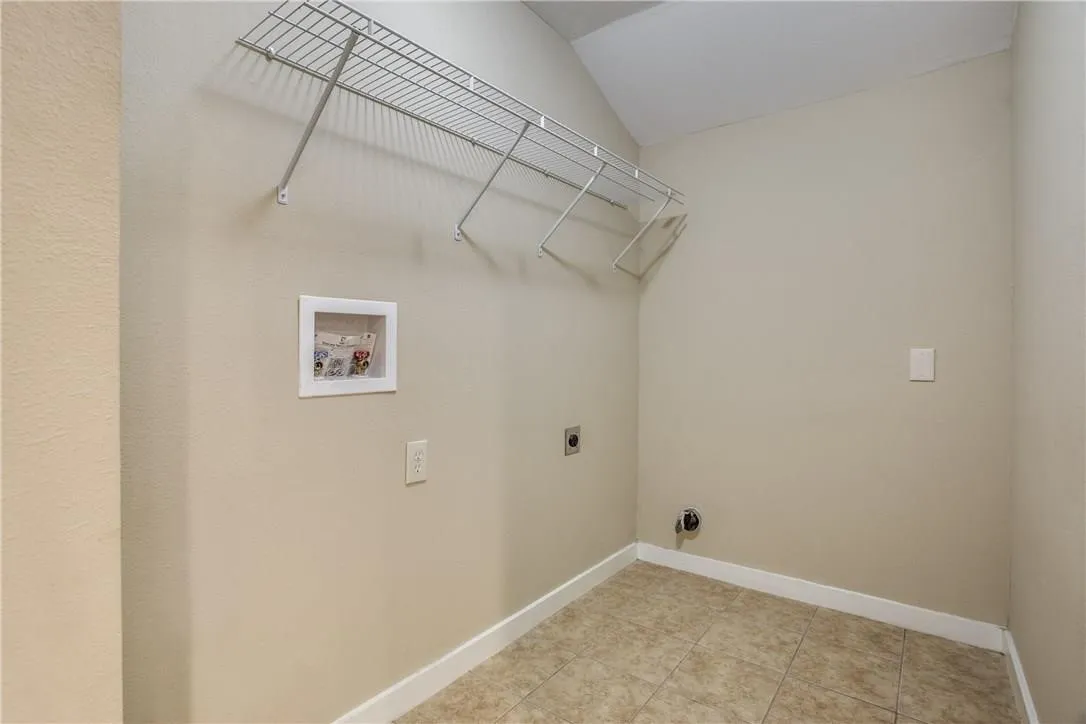 Single Family Residence For Sale in Tarrant County , 3901 Winfield Avenue, Fort Worth, Texas 76109, 3 Bedrooms, 2 Bathrooms, Garage spaces, 1,412 Sqft, built in 1948, Price $300,000, mls#21325126, Real Estate Agent in Fort Worth, Homes For Sale in Tarrant county, Homes For Sale in Fort Worth, Realtor in Fort Worth Texas, Real Estate Brokerage Independent Realty Texas, Luminita Cordes Realtor