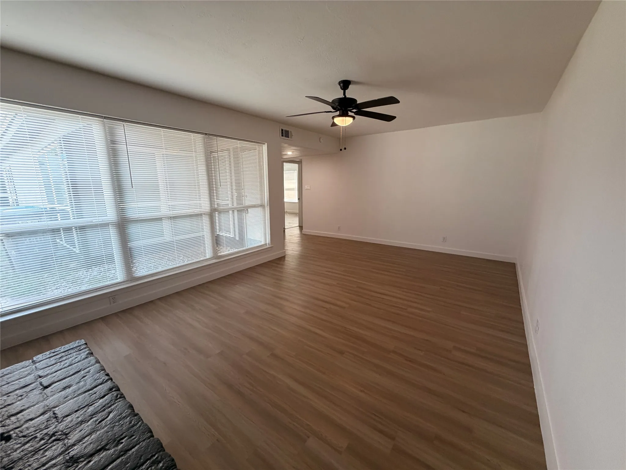 Duplex For Rent in Tarrant County , 4311 Gorman Drive A, Fort Worth, Texas 76132, 2 Bedroom, 2 Bathroom, Garage spaces, 1,096 Sqft, built in 1969, mls#21328311, Real Estate Agent in Fort Worth, Homes For Rent in Tarrant county, Homes For Rent in Fort Worth, Realtor in Fort Worth Texas, Real Estate Brokerage Independent Realty Texas, Luminita Cordes Realtor