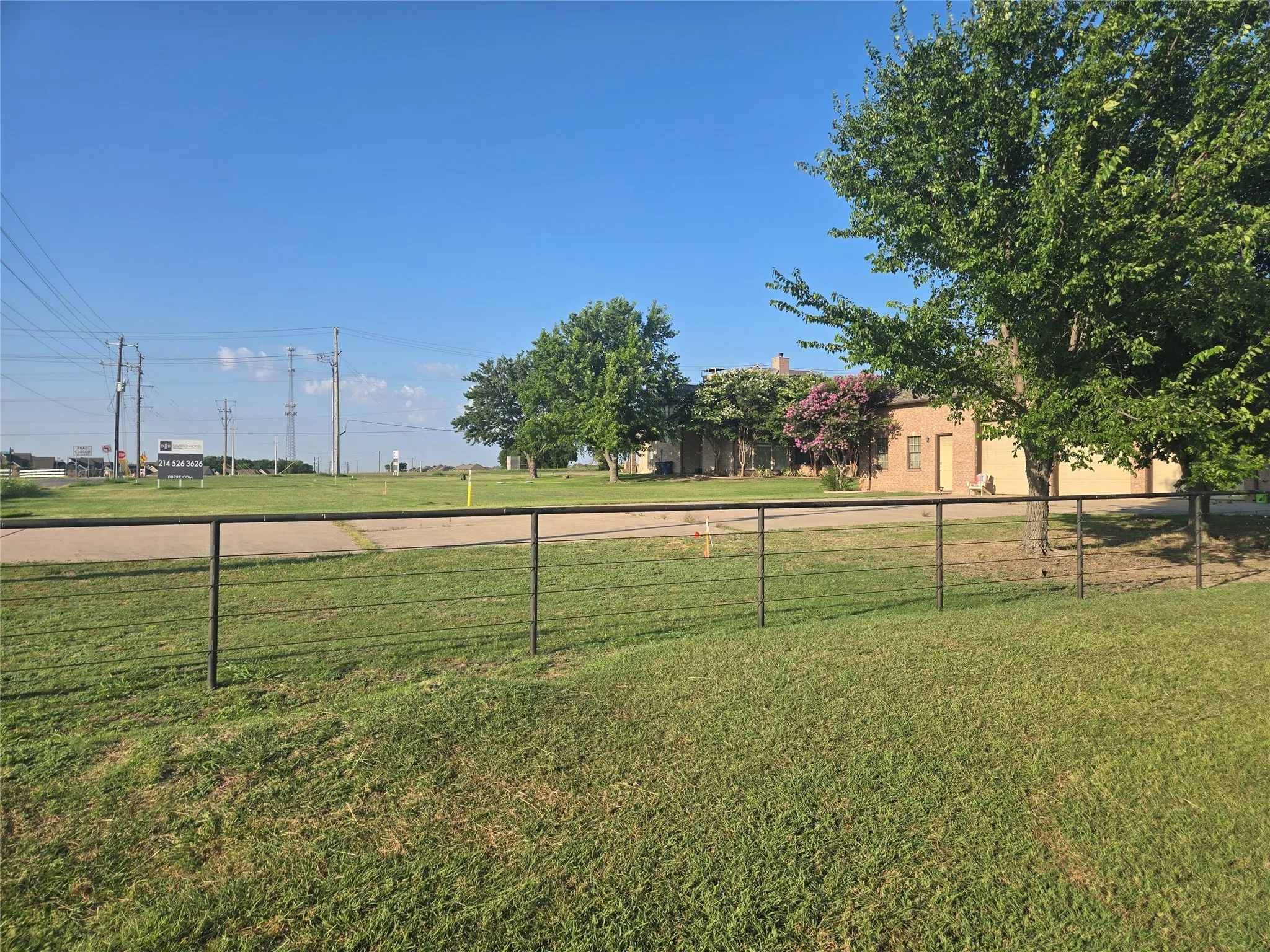 Single Family Residence For Sale in Collin County , 2315 S Coit Road, Celina, Texas 75009, 3 Bedrooms, 3 Bathrooms, 3 Garage spaces, 2,588 Sqft, built in 2003, Price $1,299,000, mls#21327511, Real Estate Agent in Celina, Homes For Sale in Collin county, Homes For Sale in Celina, Realtor in Celina Texas, Real Estate Brokerage Independent Realty Texas, Luminita Cordes Realtor
