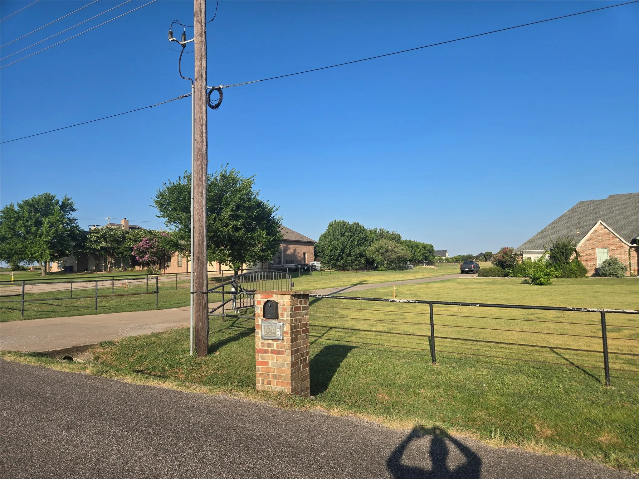 Single Family Residence For Sale in Collin County , 2315 S Coit Road, Celina, Texas 75009, 3 Bedrooms, 3 Bathrooms, 3 Garage spaces, 2,588 Sqft, built in 2003, Price $1,299,000, mls#21327511, Real Estate Agent in Celina, Homes For Sale in Collin county, Homes For Sale in Celina, Realtor in Celina Texas, Real Estate Brokerage Independent Realty Texas, Luminita Cordes Realtor