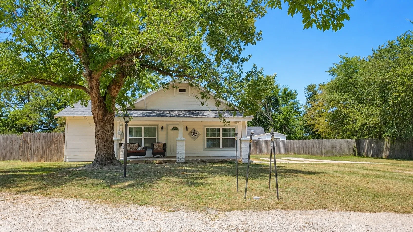 Single Family Residence For Sale in Wise County , 200 S Mimosa Street, Paradise, Texas 76073, 3 Bedroom, 2 Bathroom, Garage spaces, 1,733 Sqft, built in 1936, mls#21328167, Real Estate Agent in Paradise, Homes For Sale in Wise county, Homes For Sale in Paradise, Realtor in Paradise Texas, Real Estate Brokerage Independent Realty Texas, Luminita Cordes Realtor