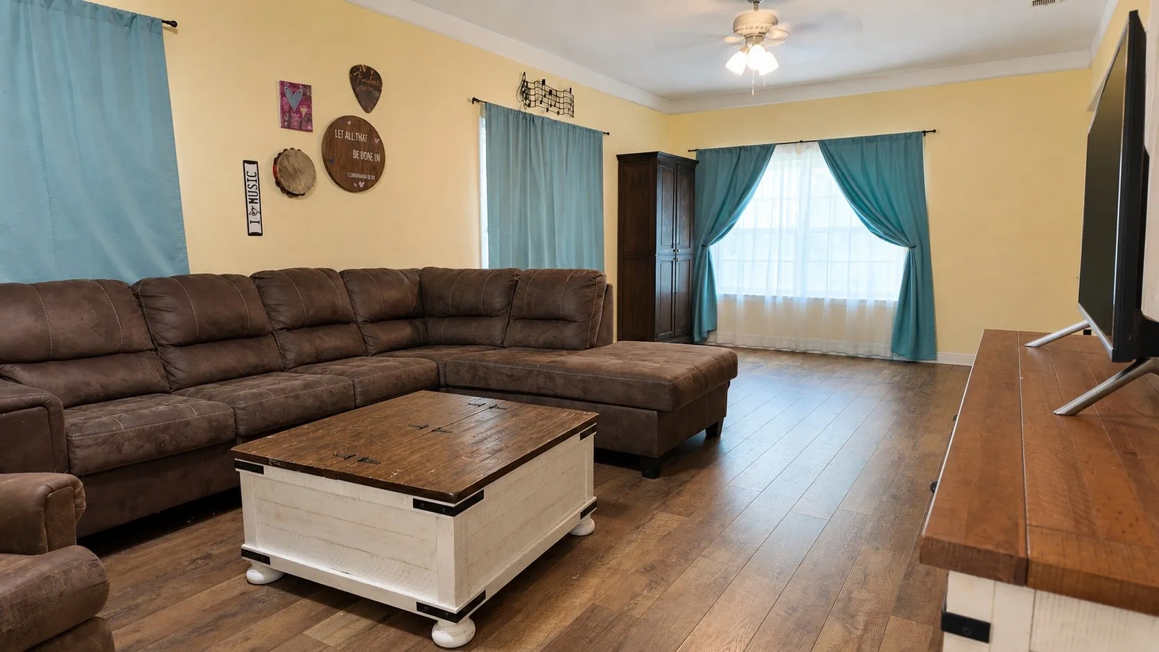 Single Family Residence For Sale in Wise County , 200 S Mimosa Street, Paradise, Texas 76073, 3 Bedroom, 2 Bathroom, Garage spaces, 1,733 Sqft, built in 1936, mls#21328167, Real Estate Agent in Paradise, Homes For Sale in Wise county, Homes For Sale in Paradise, Realtor in Paradise Texas, Real Estate Brokerage Independent Realty Texas, Luminita Cordes Realtor