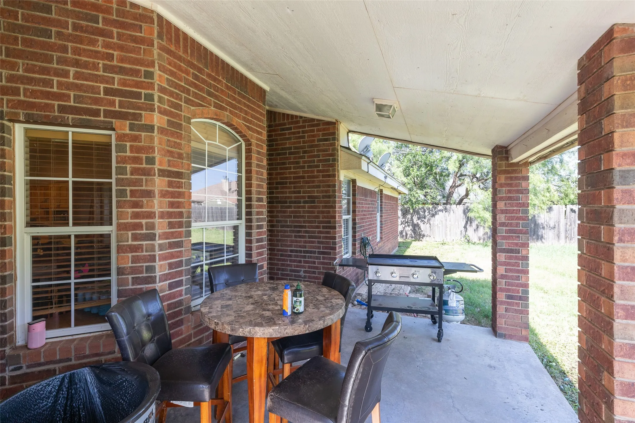 Single Family Residence For Sale in Taylor County , 5150 Rusty Trail, Abilene, Texas 79606, 3 Bedroom, 2 Bathroom, 2 Garage spaces, 1,984 Sqft, built in 1996, mls#21323112, Real Estate Agent in Abilene, Homes For Sale in Taylor county, Homes For Sale in Abilene, Realtor in Abilene Texas, Real Estate Brokerage Independent Realty Texas, Luminita Cordes Realtor