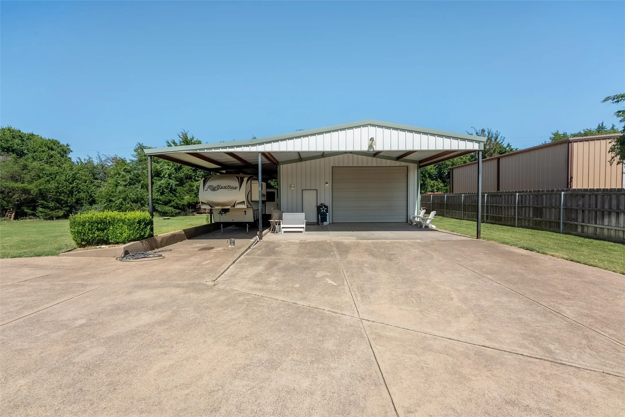 Single Family Residence For Sale in Ellis County , 4020 Zachs Court, Midlothian, Texas 76065, 5 Bedroom, 4 Bathroom, 2 Garage spaces, 3,182 Sqft, built in 2005, mls#21323242, Real Estate Agent in Midlothian, Homes For Sale in Ellis county, Homes For Sale in Midlothian, Realtor in Midlothian Texas, Real Estate Brokerage Independent Realty Texas, Luminita Cordes Realtor