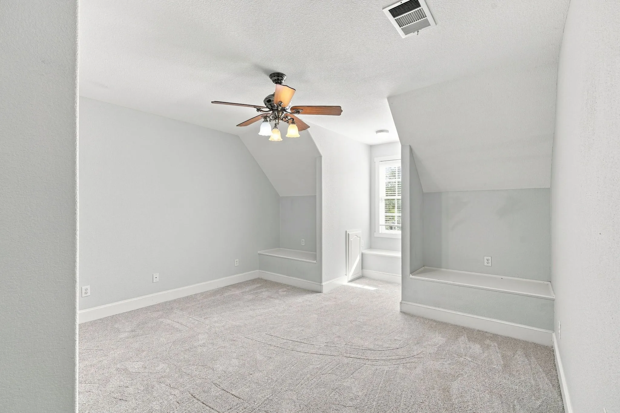 Single Family Residence For Sale in Ellis County , 4020 Zachs Court, Midlothian, Texas 76065, 5 Bedroom, 4 Bathroom, 2 Garage spaces, 3,182 Sqft, built in 2005, mls#21323242, Real Estate Agent in Midlothian, Homes For Sale in Ellis county, Homes For Sale in Midlothian, Realtor in Midlothian Texas, Real Estate Brokerage Independent Realty Texas, Luminita Cordes Realtor
