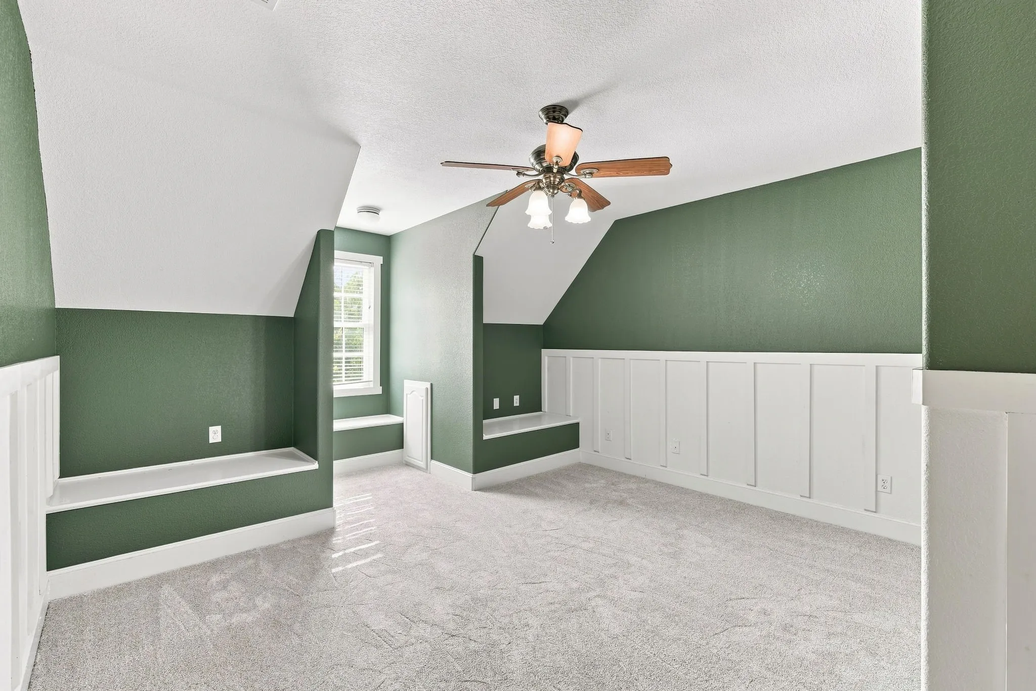 Single Family Residence For Sale in Ellis County , 4020 Zachs Court, Midlothian, Texas 76065, 5 Bedroom, 4 Bathroom, 2 Garage spaces, 3,182 Sqft, built in 2005, mls#21323242, Real Estate Agent in Midlothian, Homes For Sale in Ellis county, Homes For Sale in Midlothian, Realtor in Midlothian Texas, Real Estate Brokerage Independent Realty Texas, Luminita Cordes Realtor